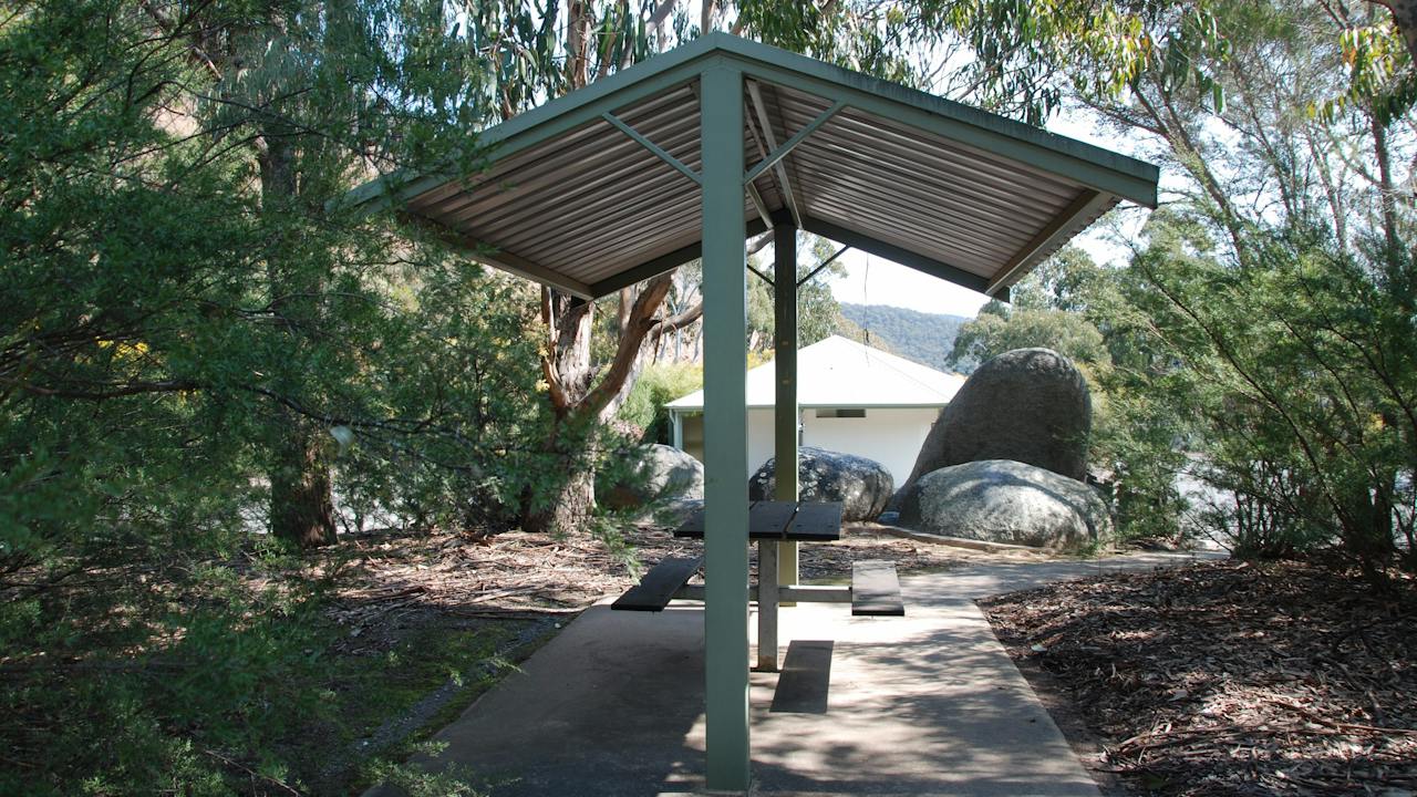 Dartmouth Dam Wall Picnic Area