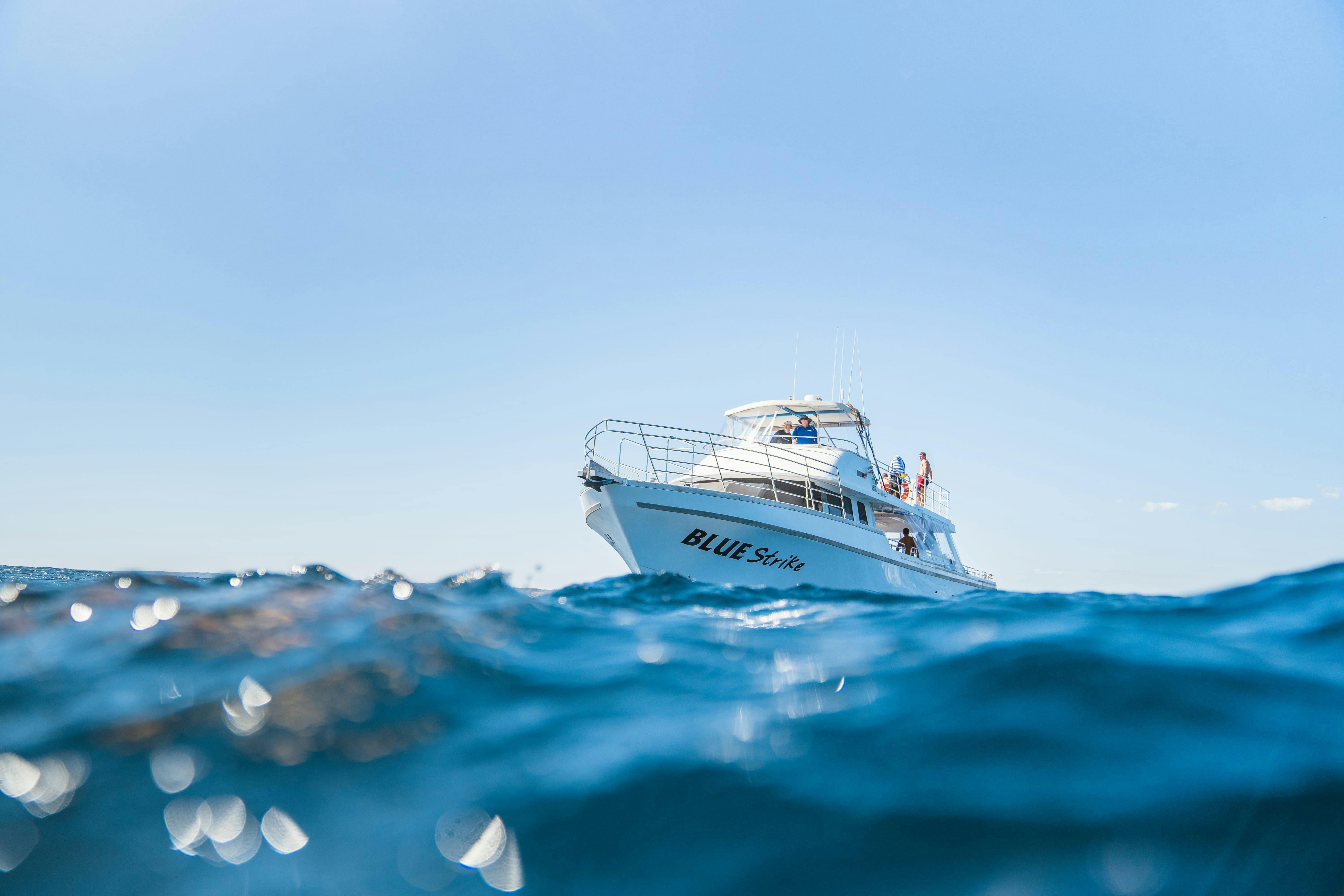 A boat floats on the water in the sunshine