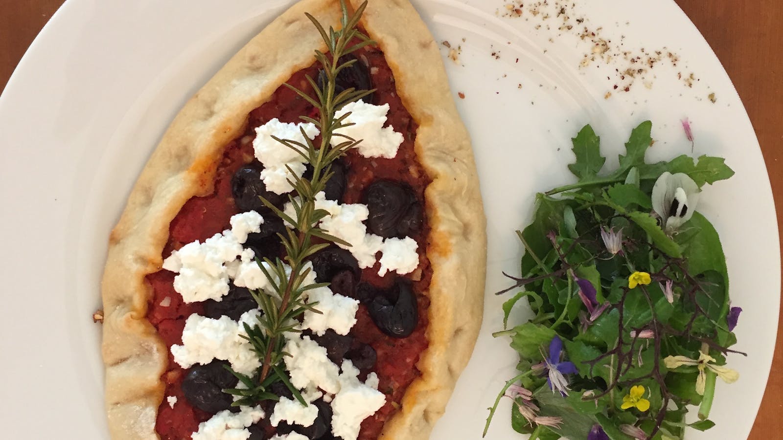 Tomato olive pide with fetta