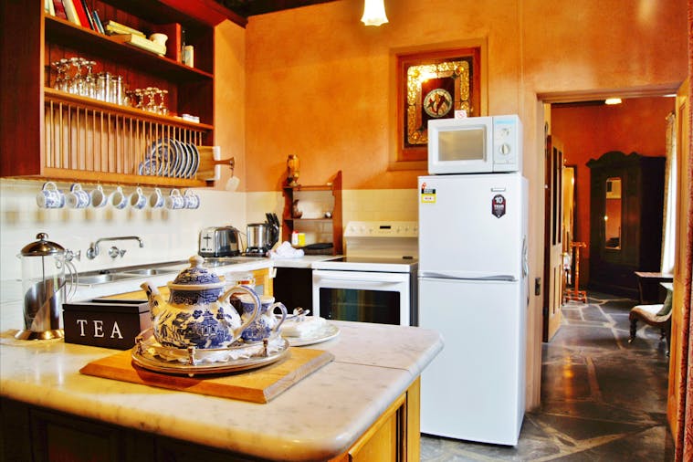 Adelaide Heritage Cottages Paprika Spa Cottage