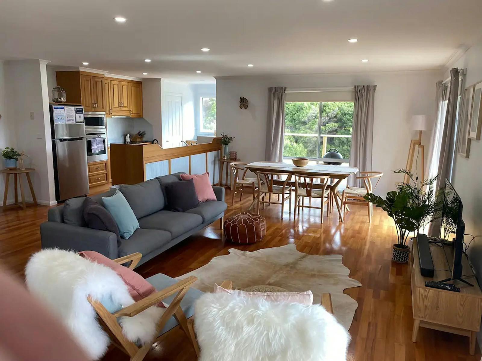 Lounge/Dining/Kitchen