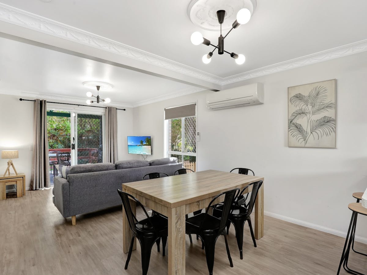 Lounge/Dining