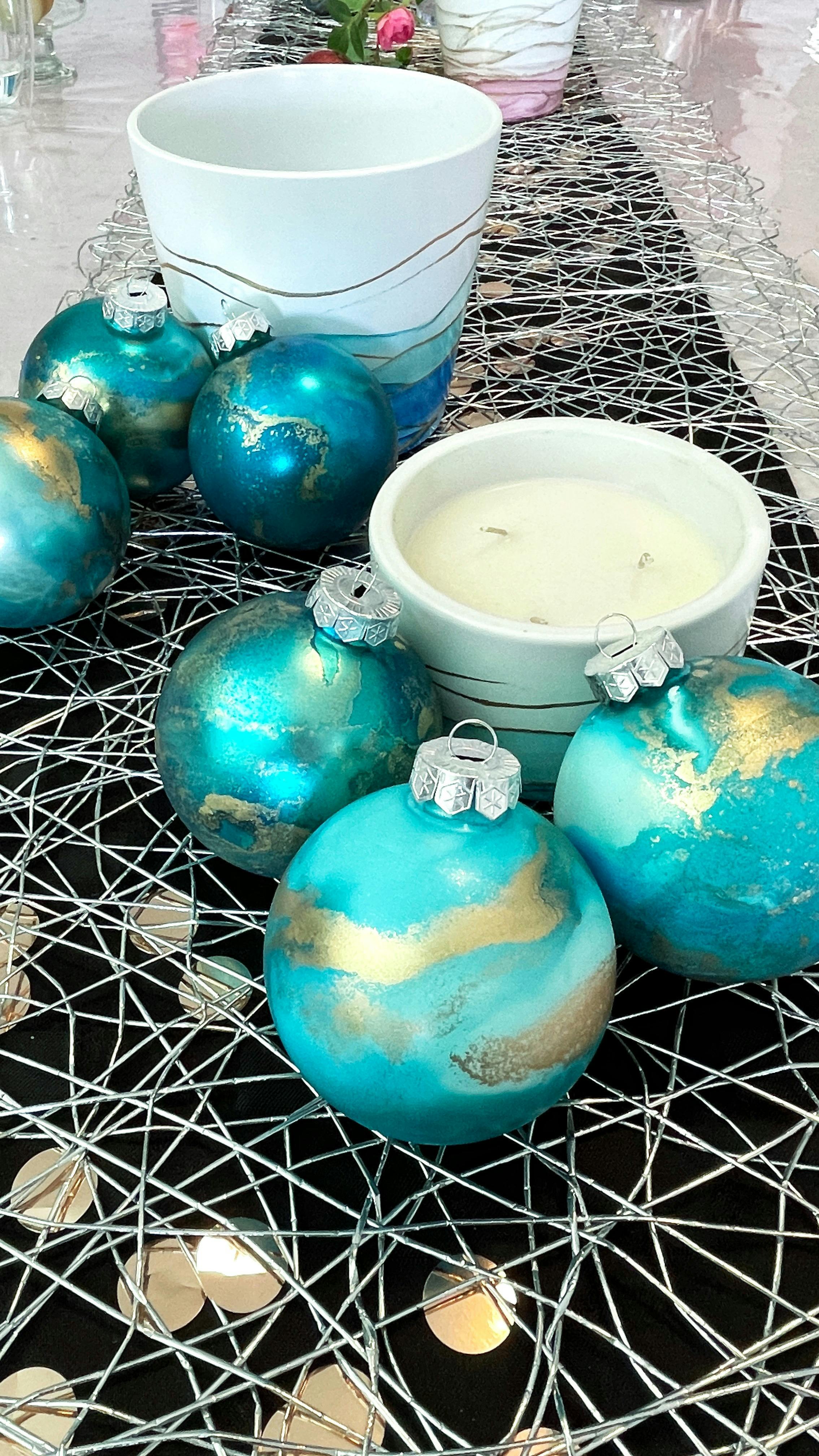 Inks on Christmas Baubles & Resin Christmas Tree Board Workshops
