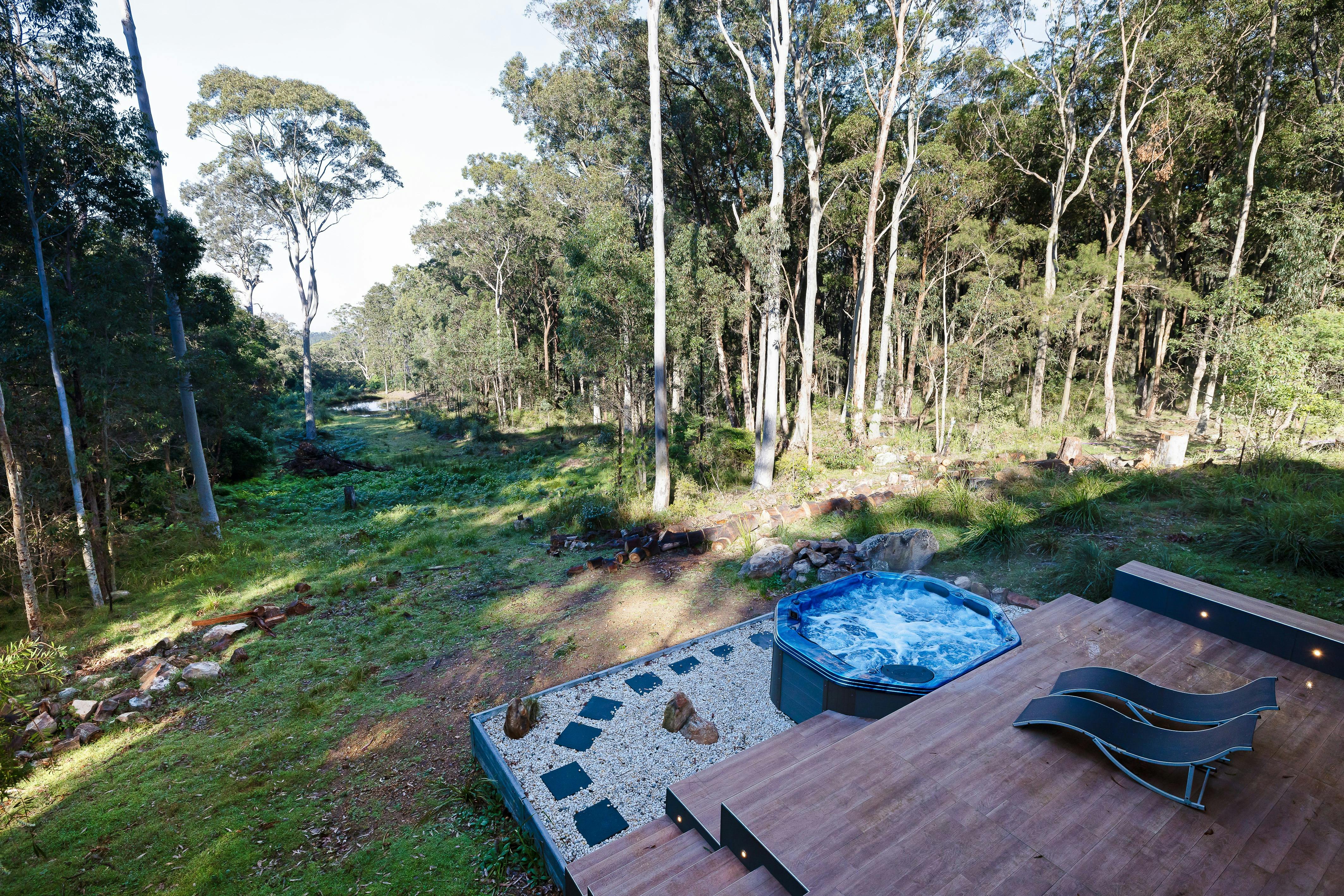 진달리 스파 후면 및 수풀 전망