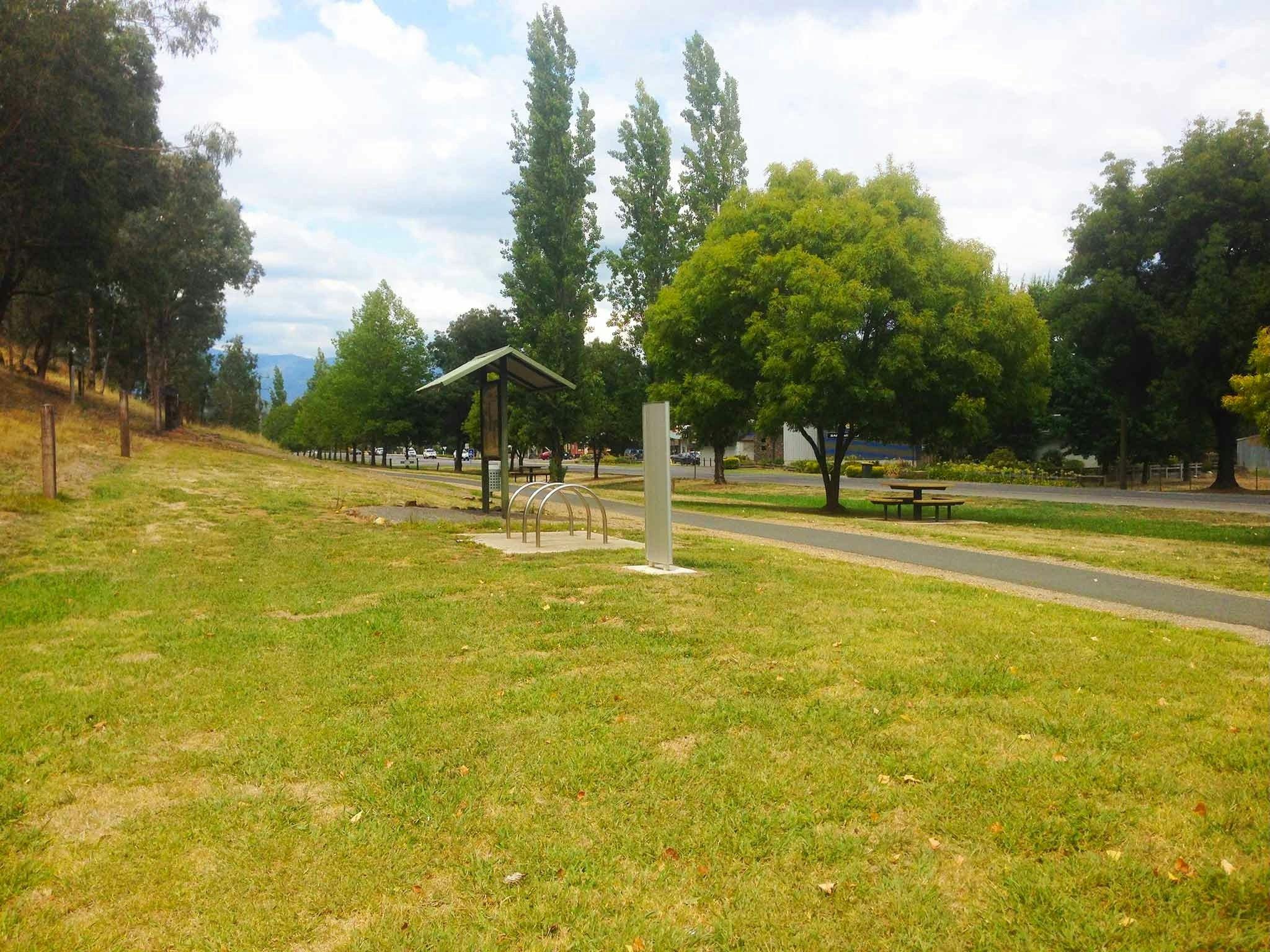 Murray to Mountains Rail Trail Myrtleford to Porepunkah