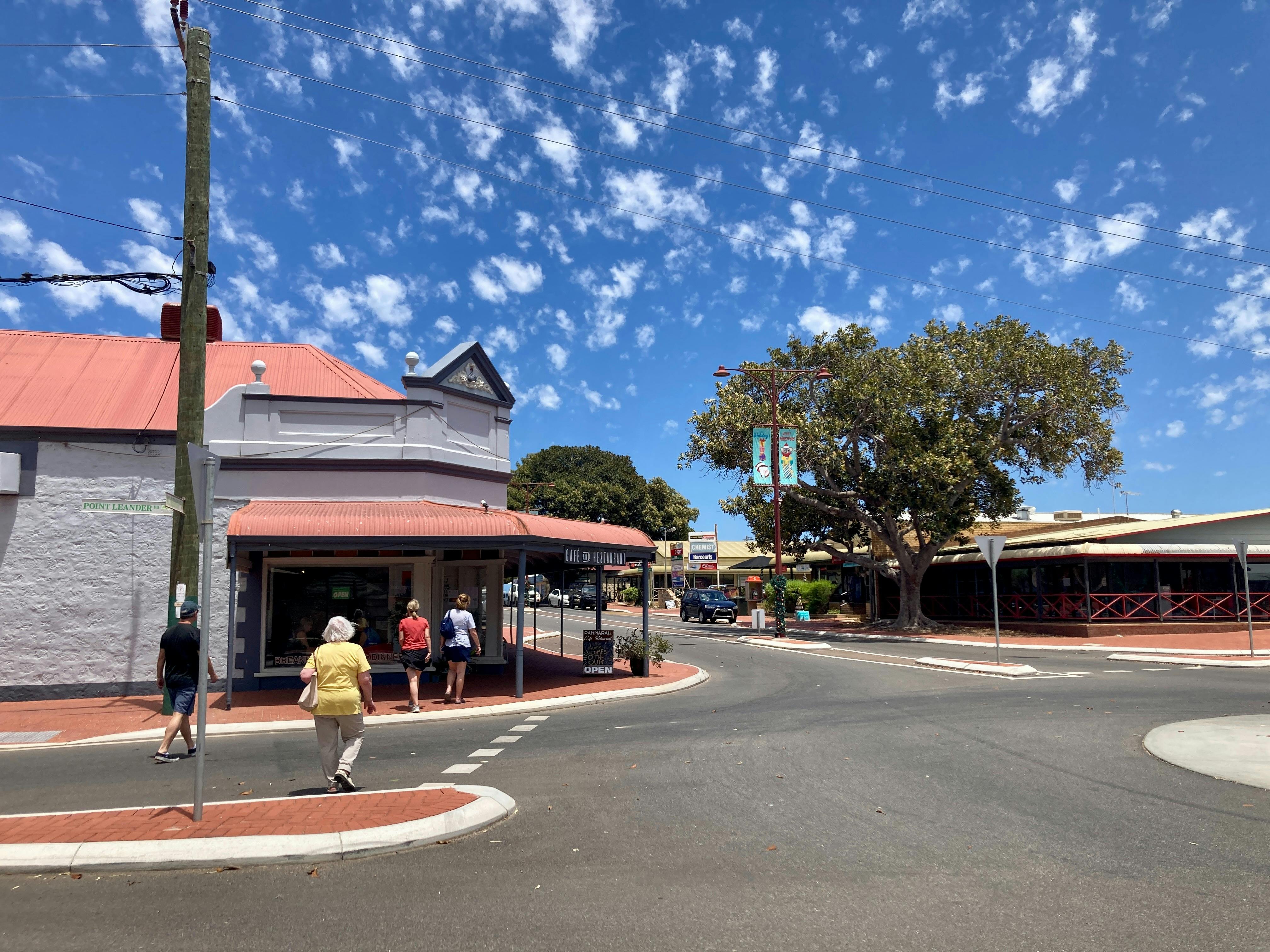 Old buildings, history, walking tour of the main street of Dongara Port Denison small group tour