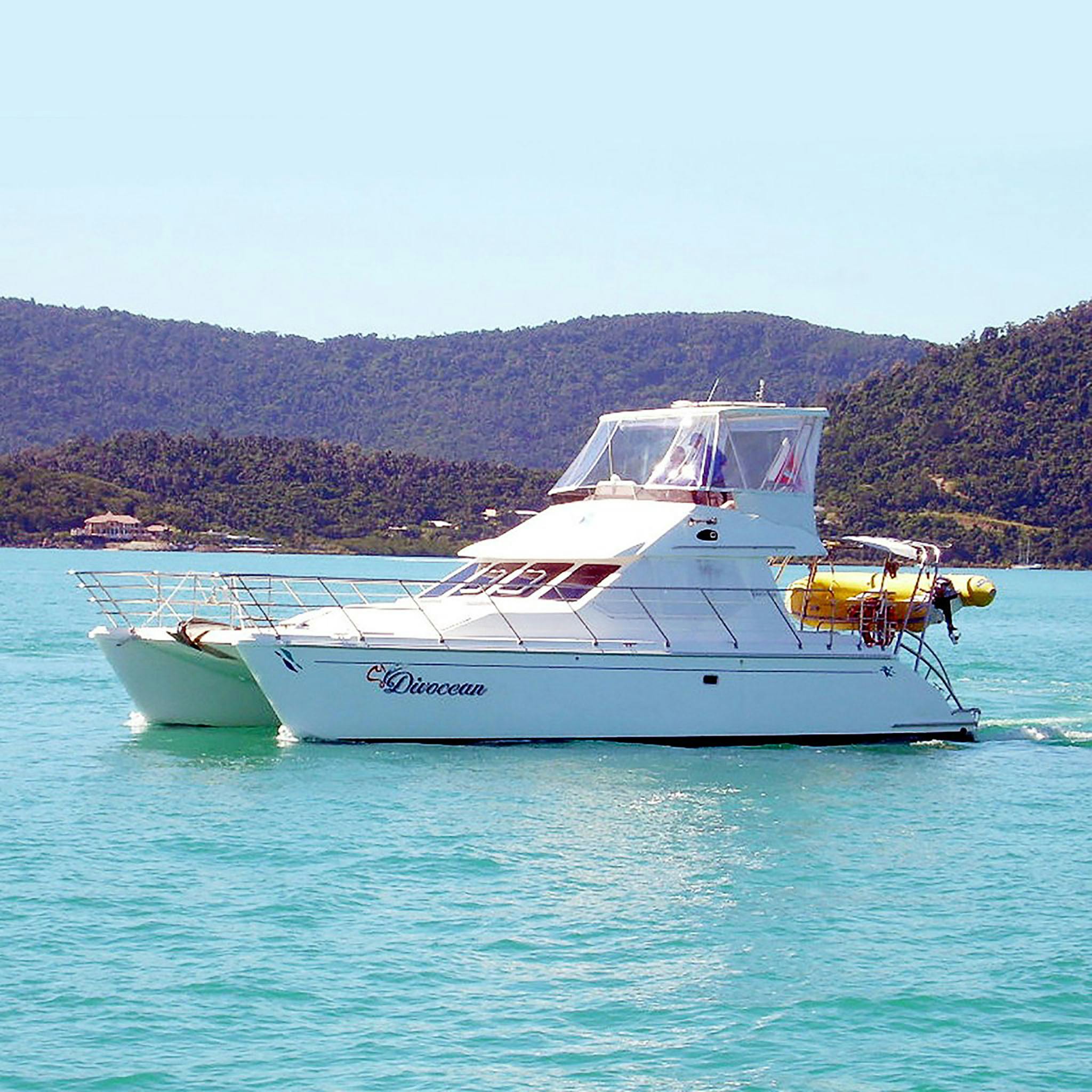 Charter Yachts Australia Power Catamaran  Venturer 38 "Divocean"