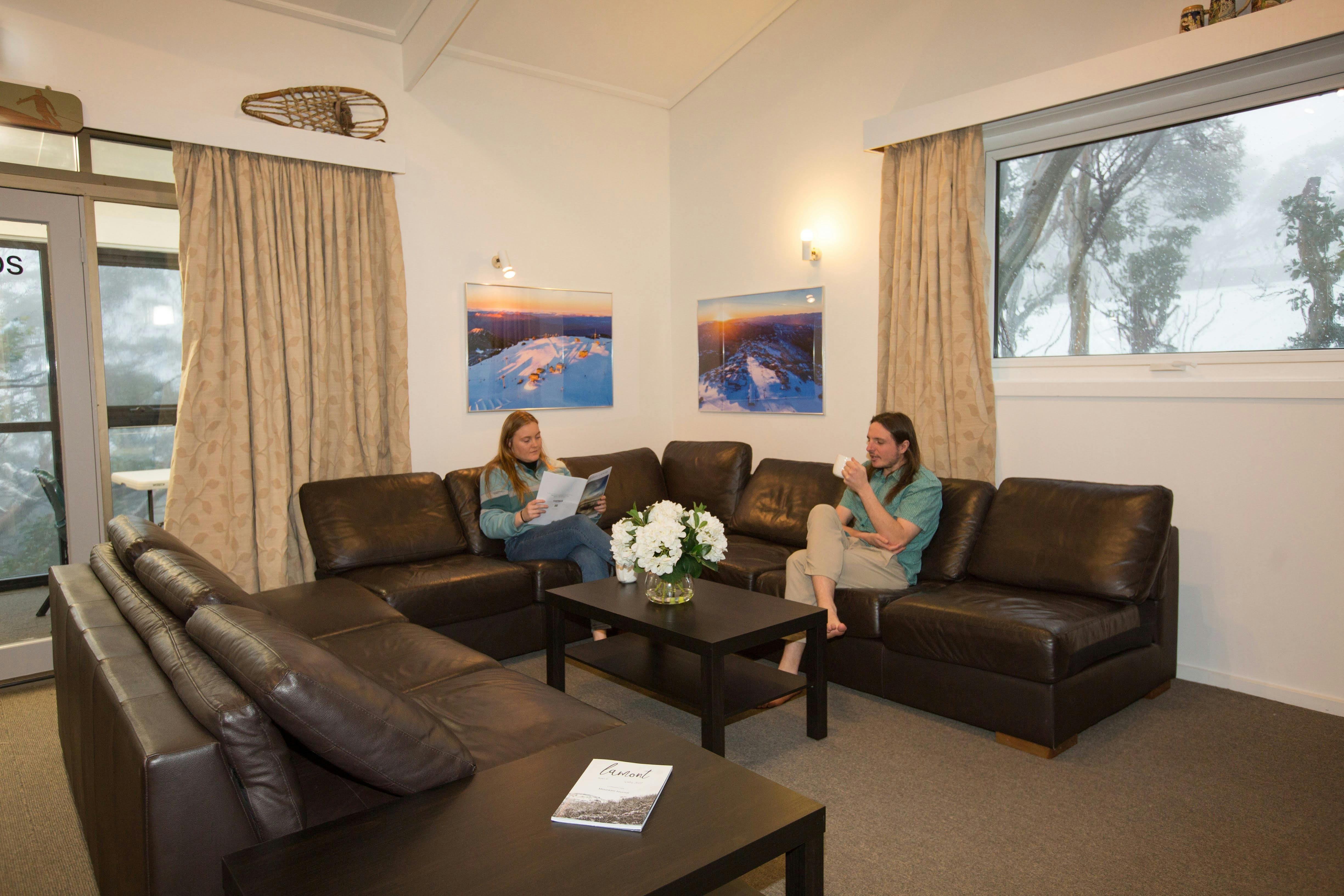 Cawarra Ski Lodge Lounge room