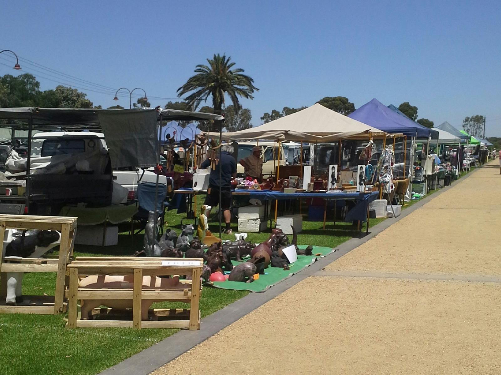 Cobram Lions Log Cabin Market