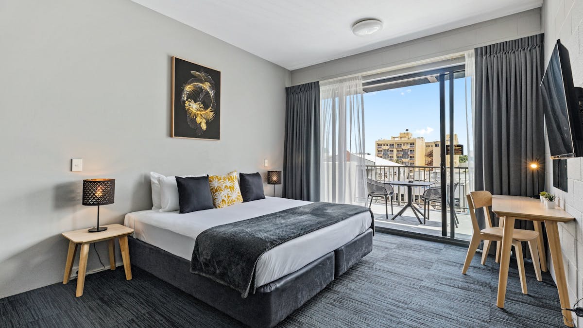 Deluxe Hotel Room with Balcony