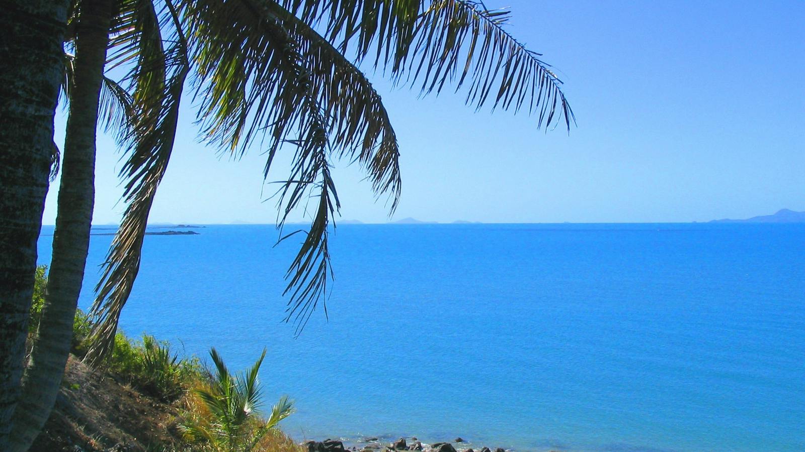 Panoramic view of Eimeo Beach