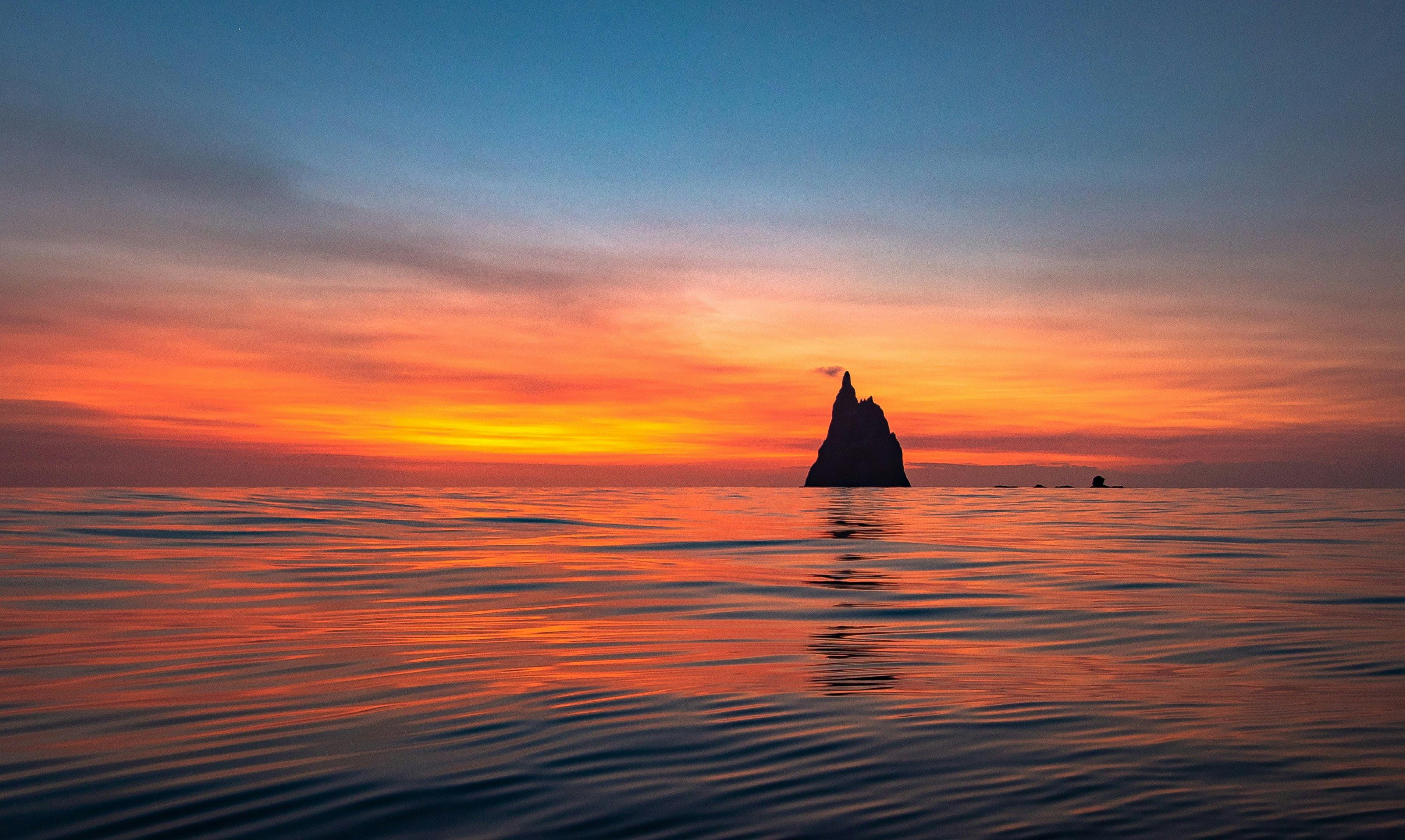 Ball's Pyramid 距离豪勋爵岛 13 海里，在 Reef N Beyond 上，您可以舒适地进行。