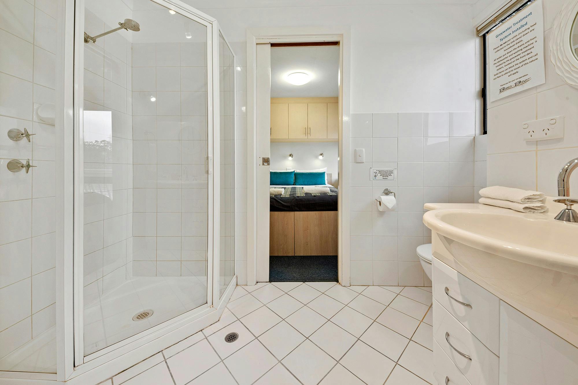 Ensuite bathroom to 2 bedrooms on Moving Waters