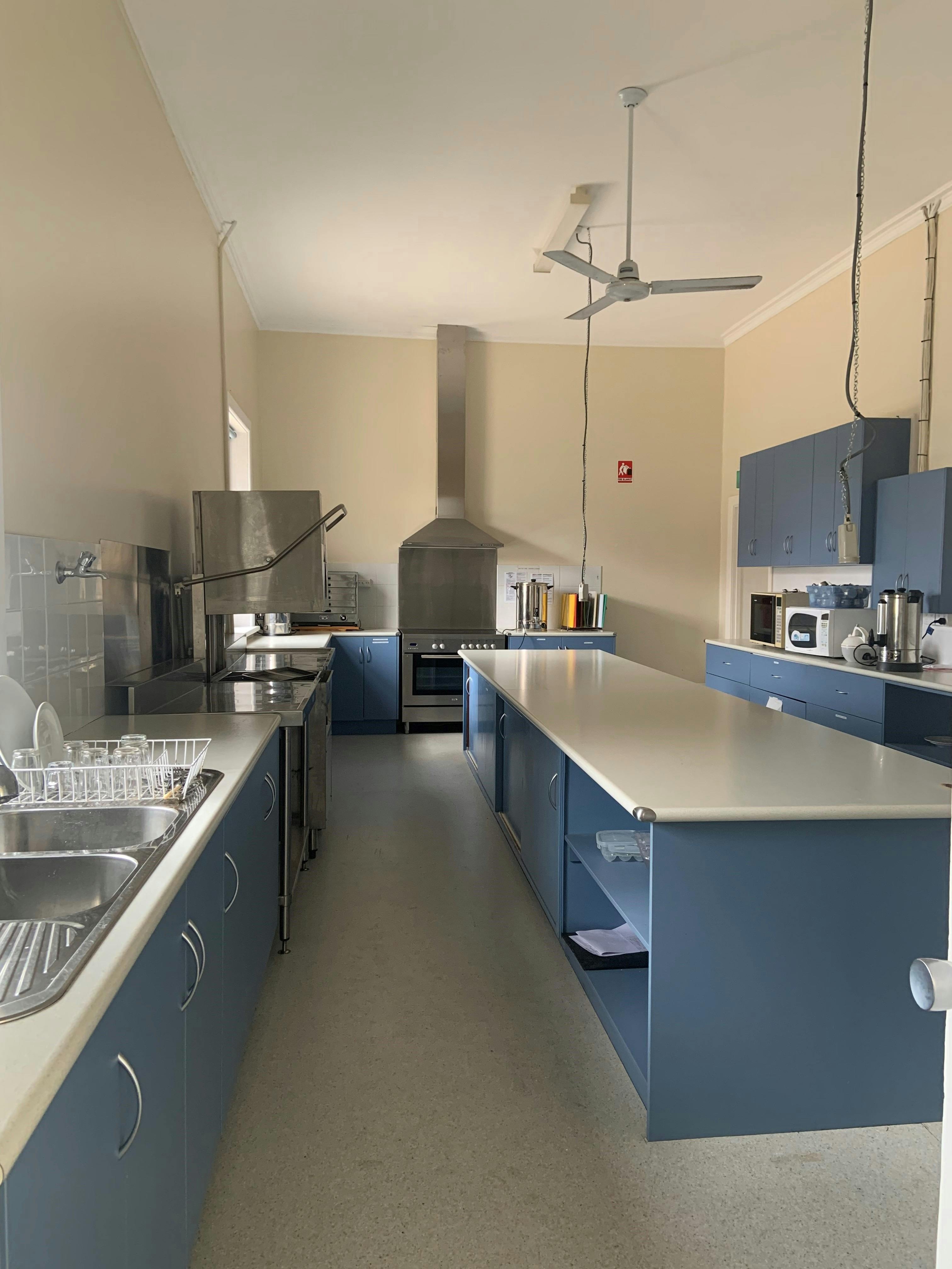 Fully equiped and modern functioning Kitchen