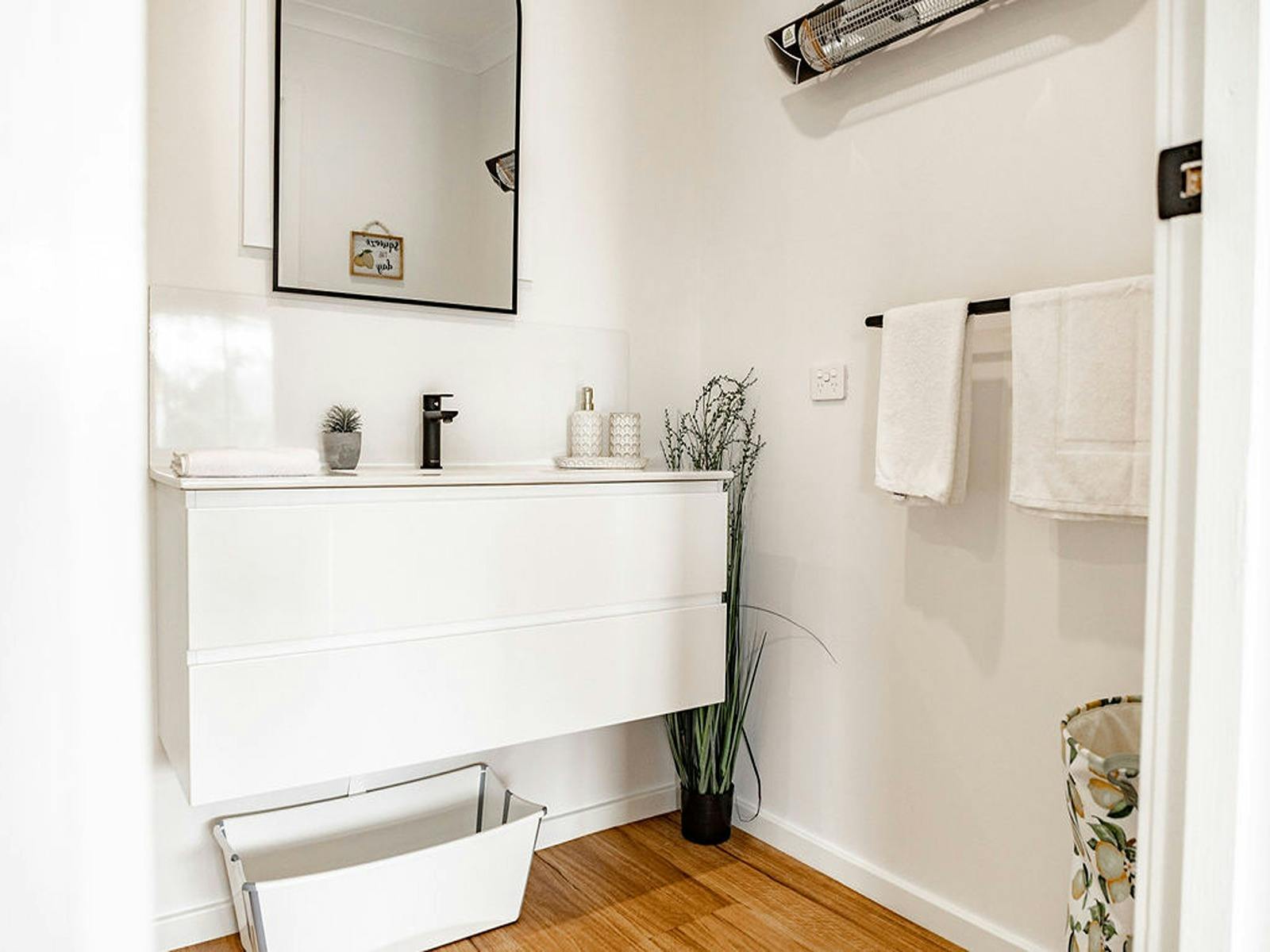 Bathroom - Shower, toilet, vanity