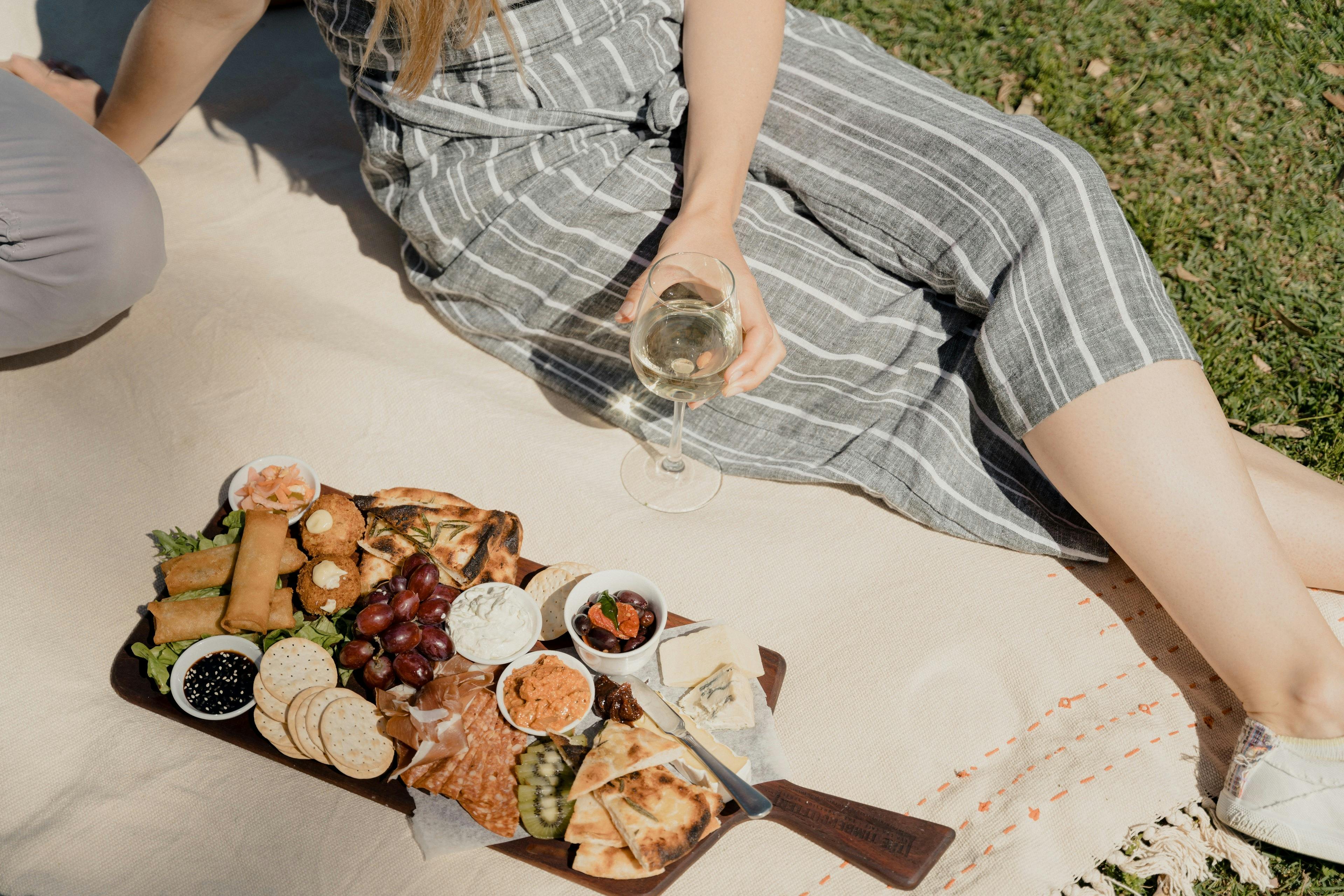 Couple enjoying a picnic at The Timbercutter in Mathoura