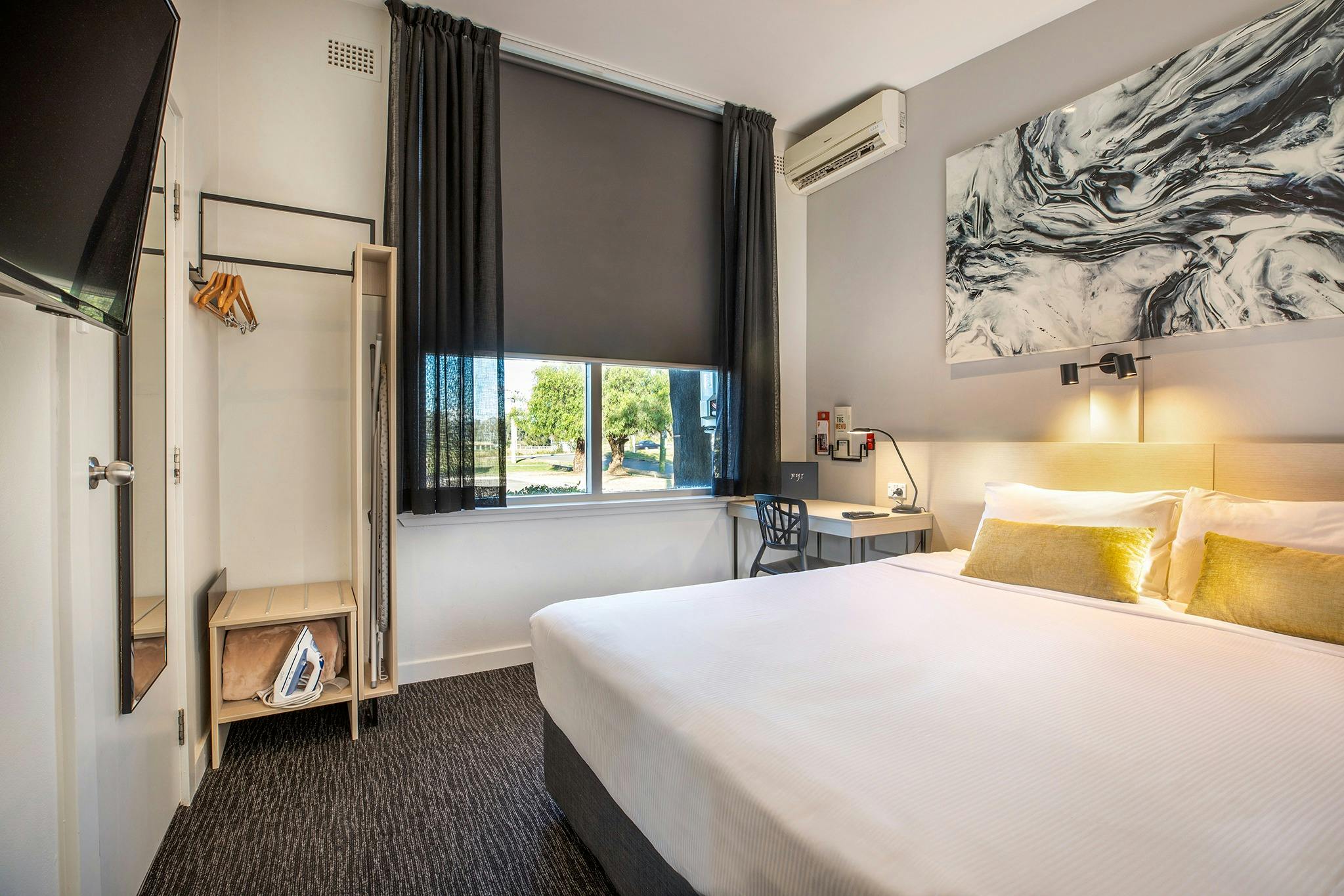 Nightcap at Colyton Hotel