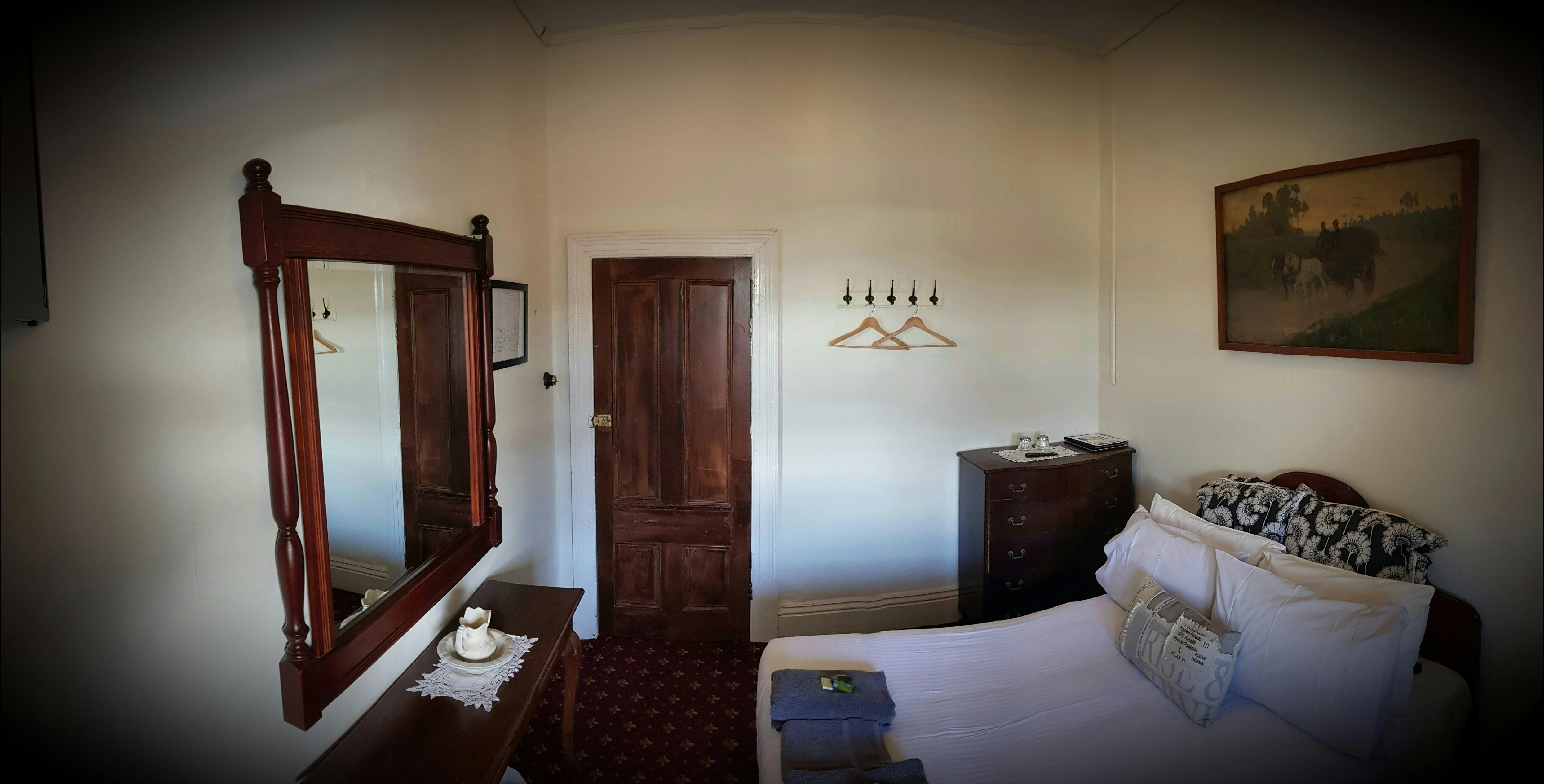 The Corner Hotel Alexandra Victoria's High Country