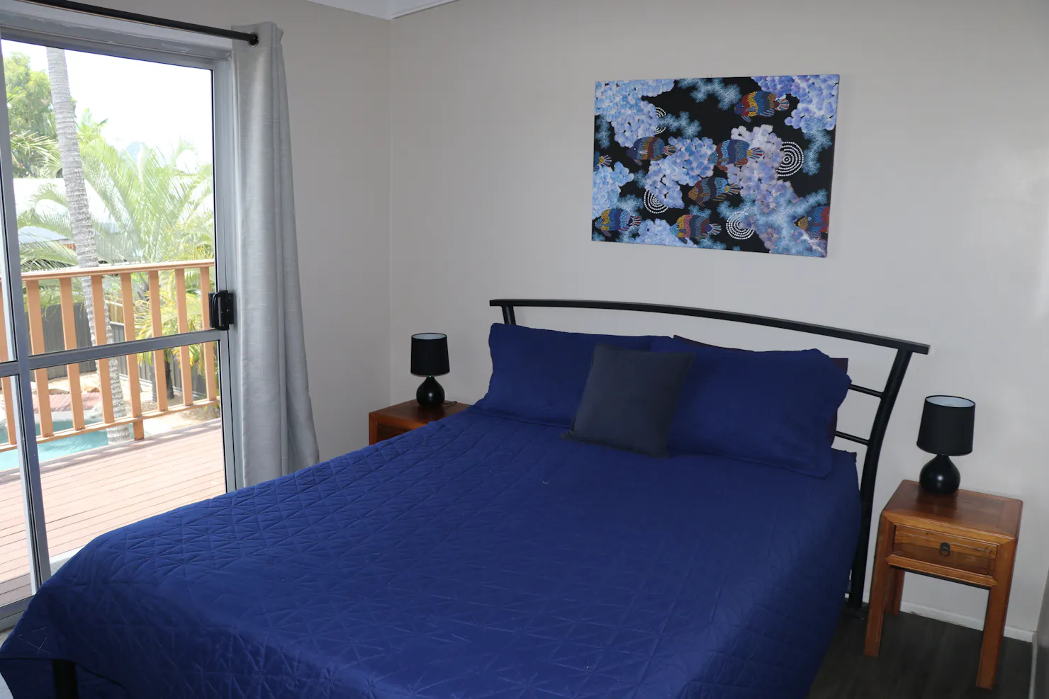 A private room with Queensize bed and share bathroom facilities
