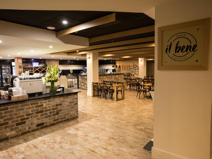 Il Bene Pizza dining room