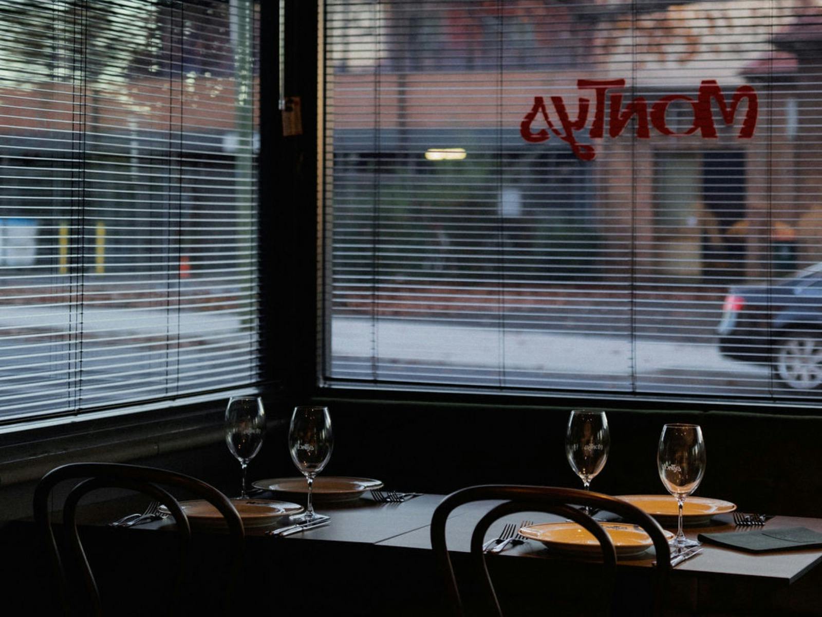 Monty's Restaurant, dining experience.