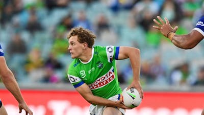 Canberra Raiders player Owen Pattie passing the ball.