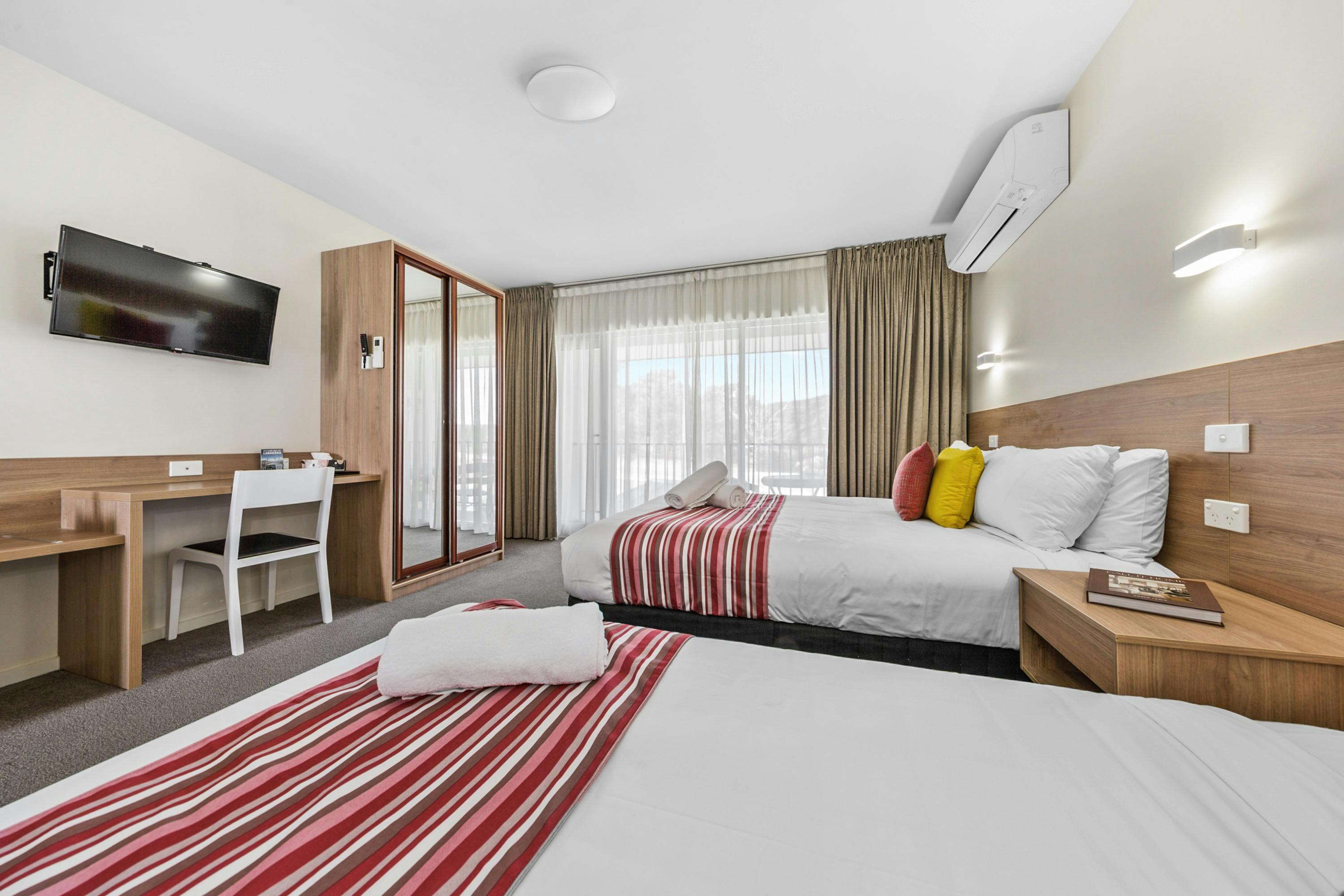 Self Contained Unit with Twin Bed