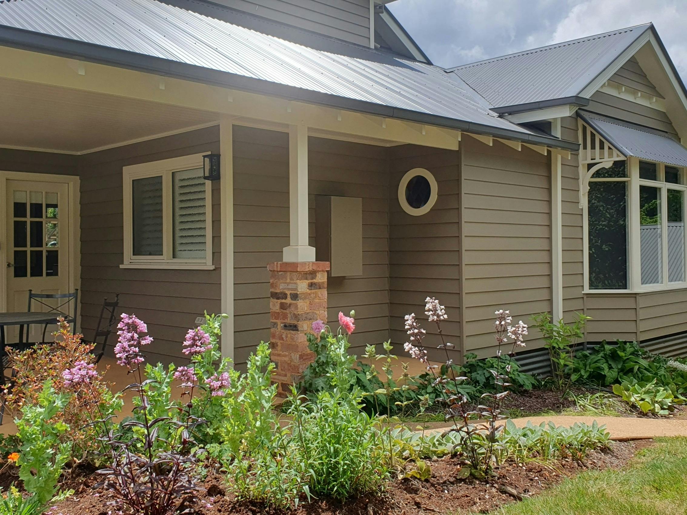 Bloom Cottage blends contemporary comforts with country charm and is the ideal getaway for 2 couples