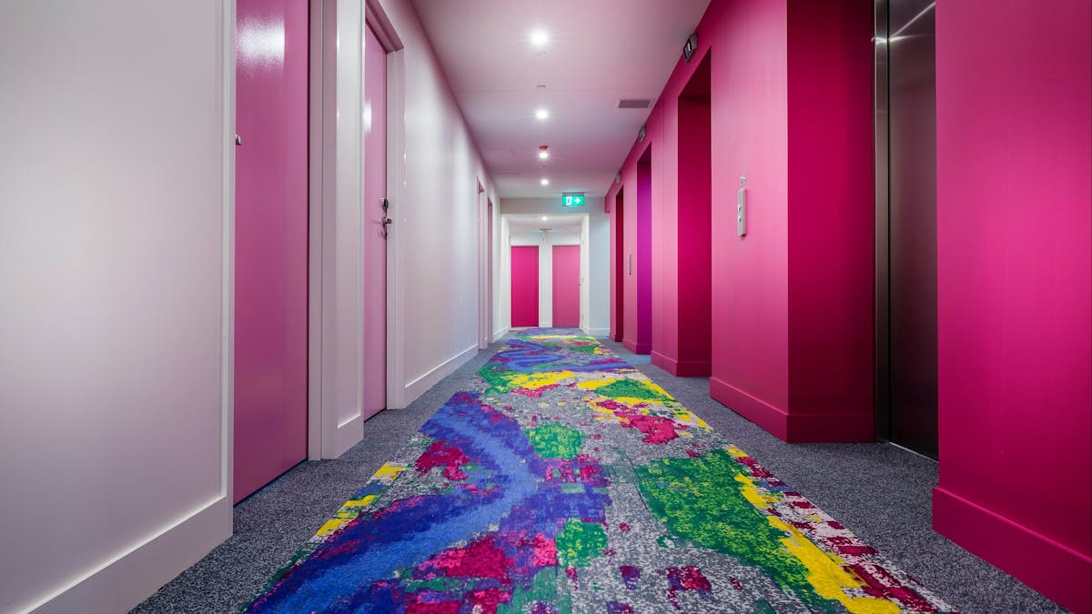 ibis Styles Brisbane - Pink Floor