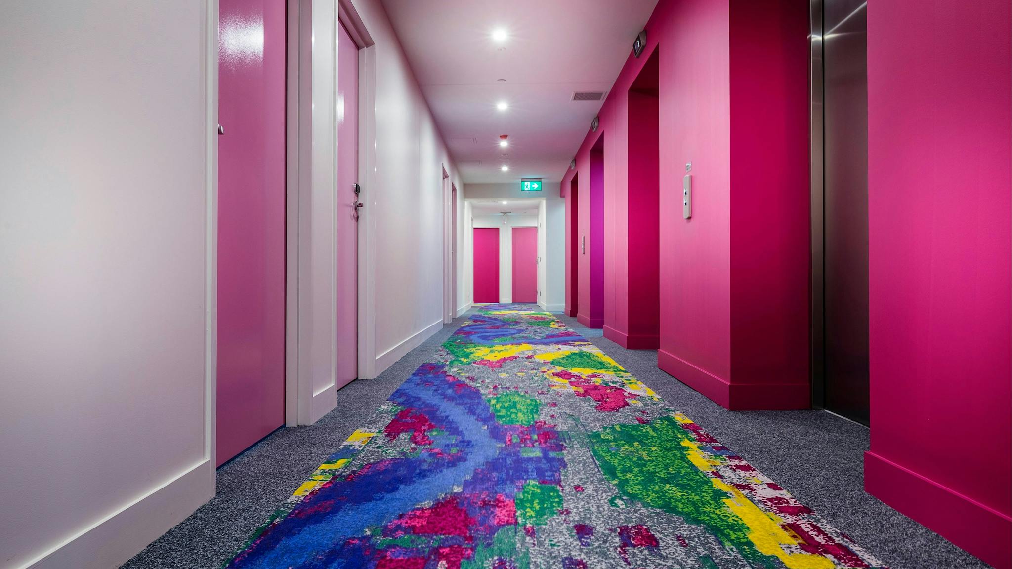 ibis Styles Brisbane - Pink Floor