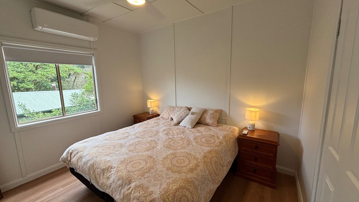 Wild Platypus Stay - Bunya Cottage King Room