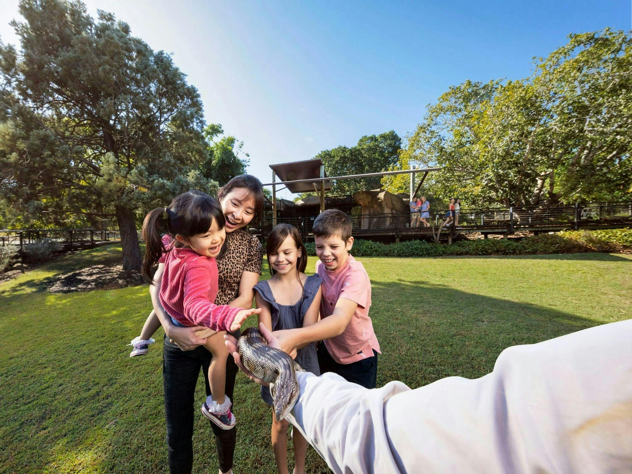 VIP Animal Encounters Tour + Lunch VIP Animal Encounters Tour + Lunch