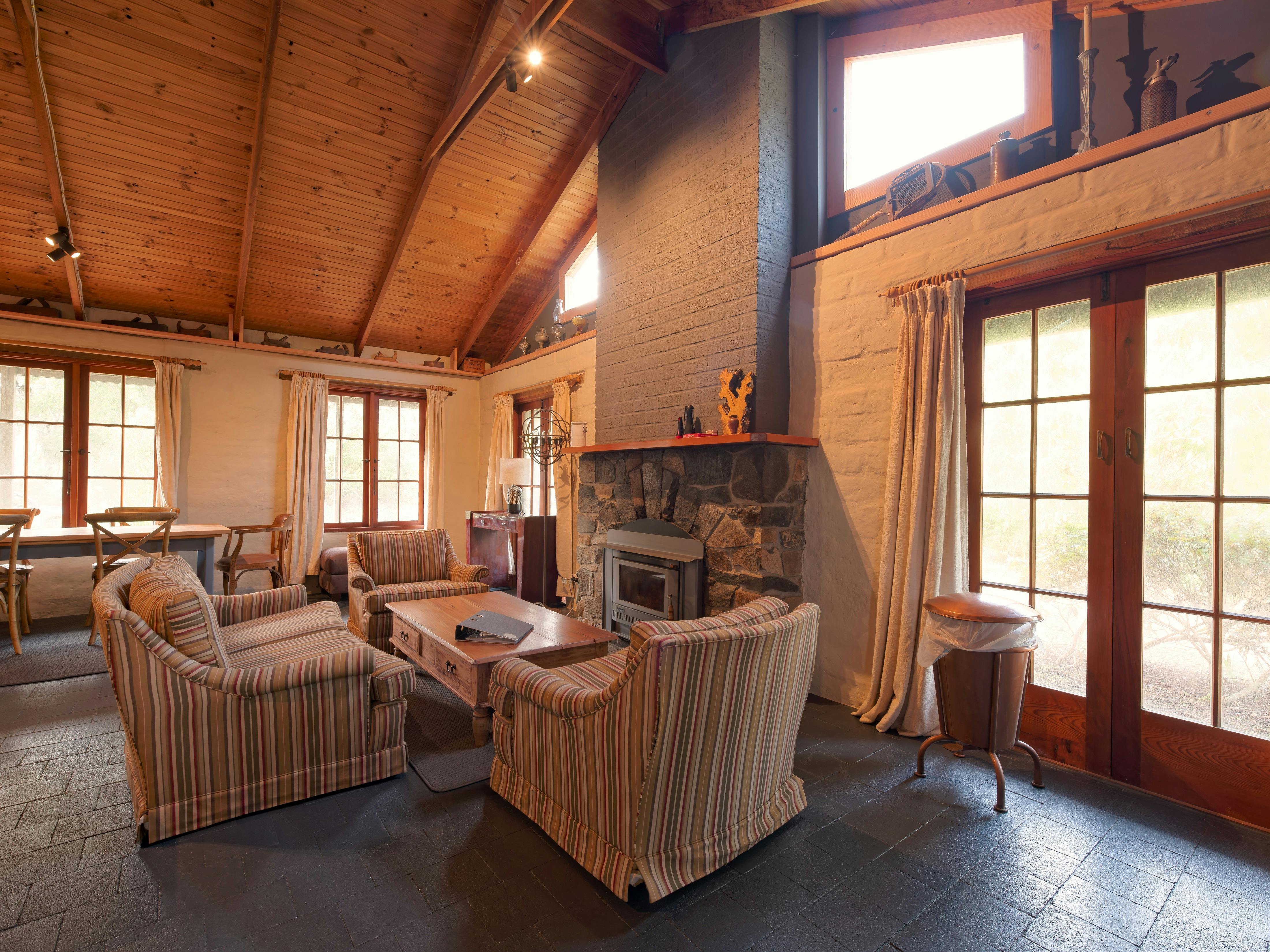Cloudy Creek Cottage Interior