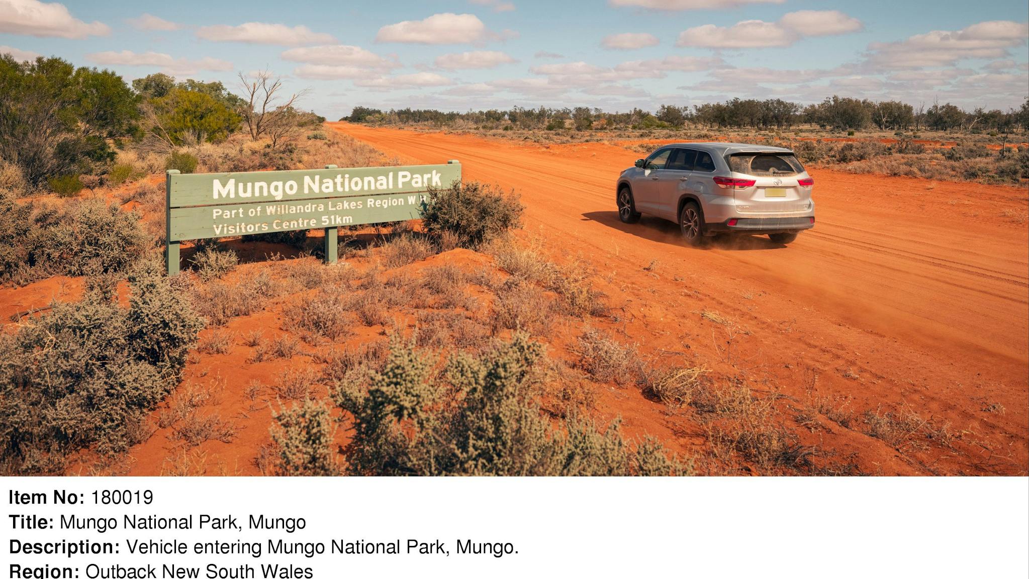 Vehicle entering Mungo National Park
