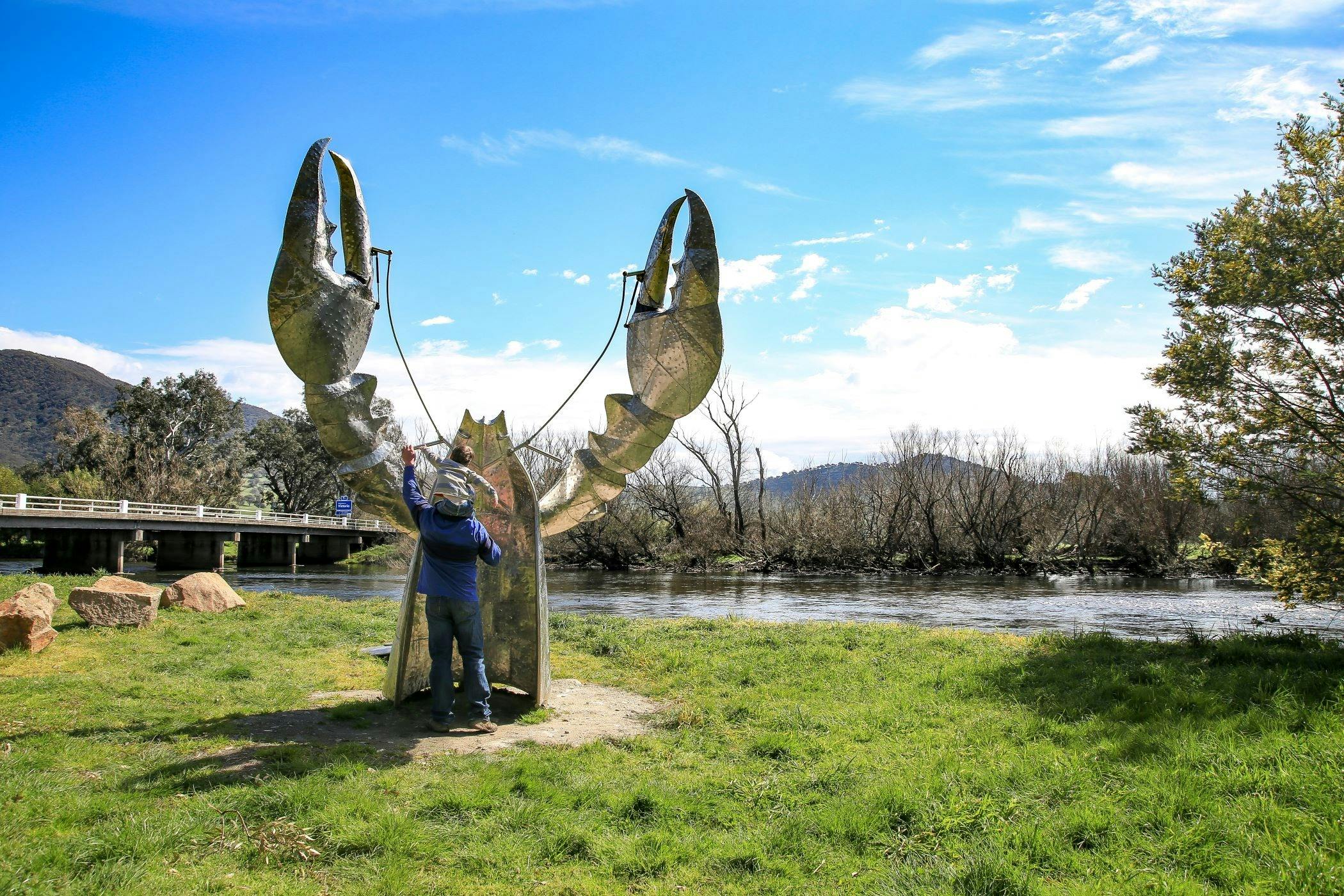 The Bringenbrong Bridge Murray Crayfish sculpture