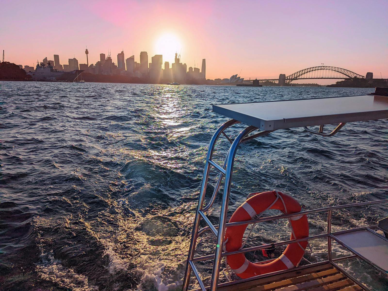 雪梨港航行包租生動的船