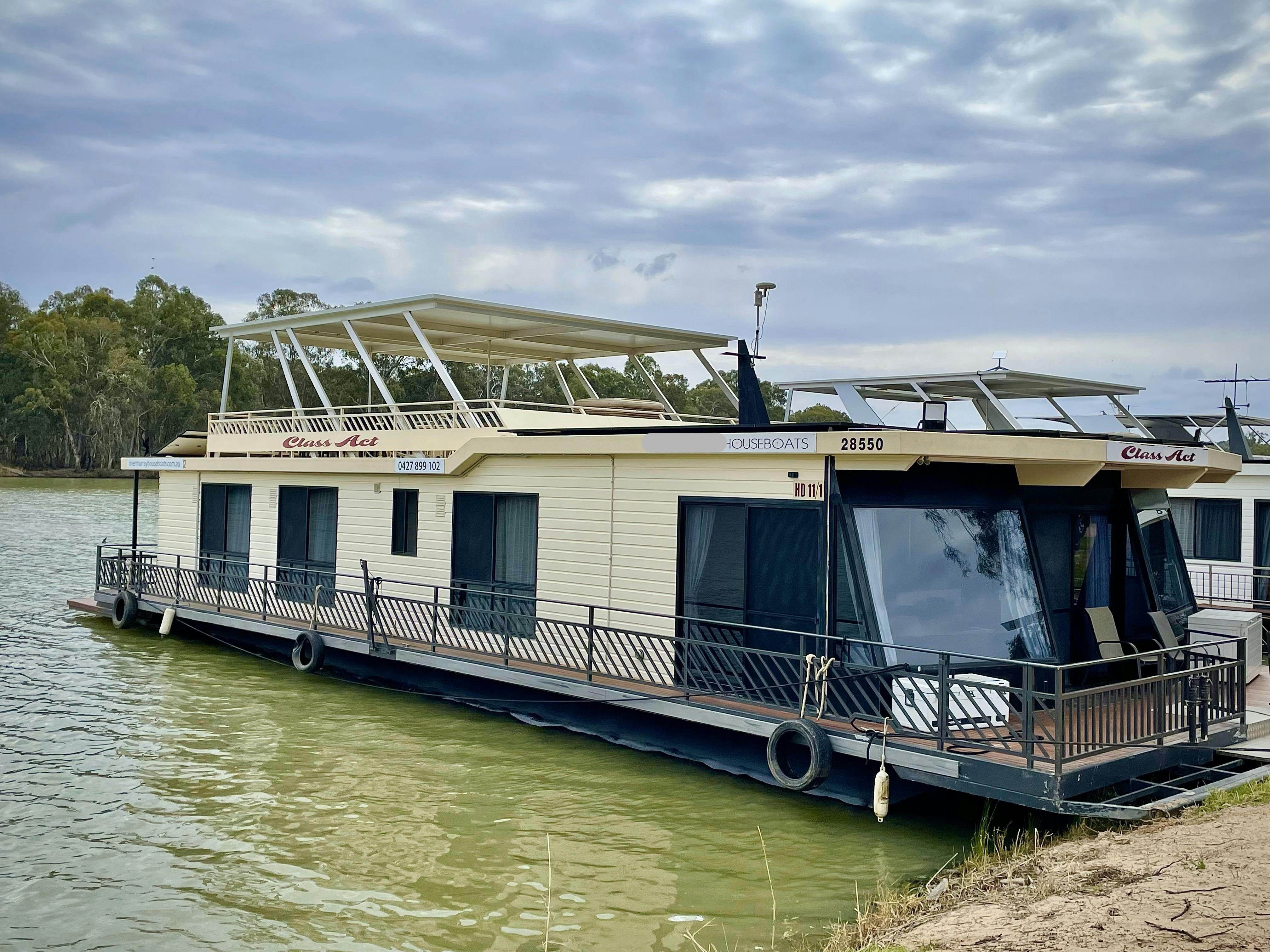 Class Act Houseboat