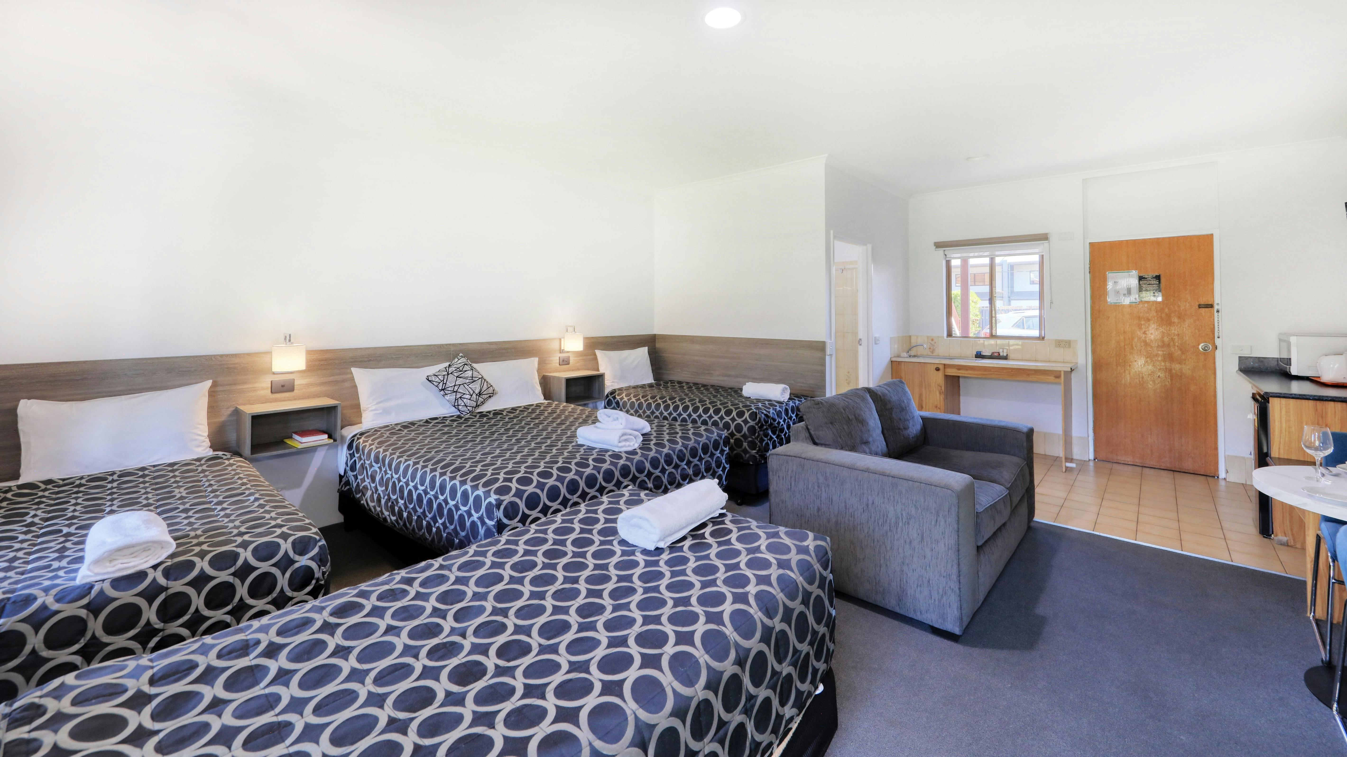One Queen bed and three single bed