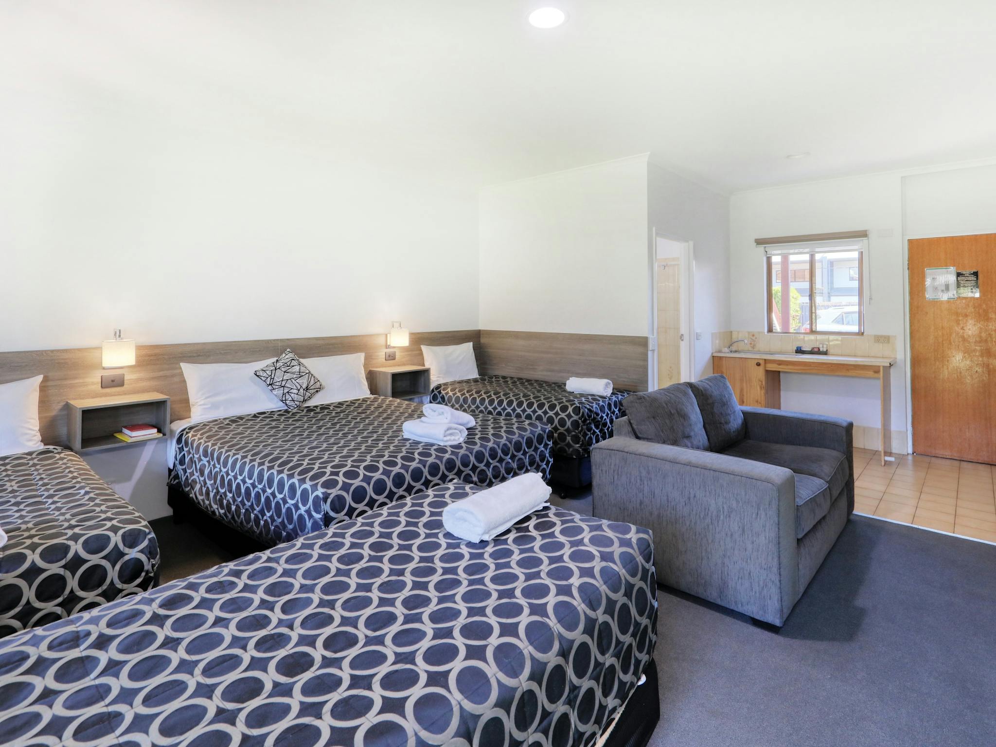 One Queen bed and three single bed