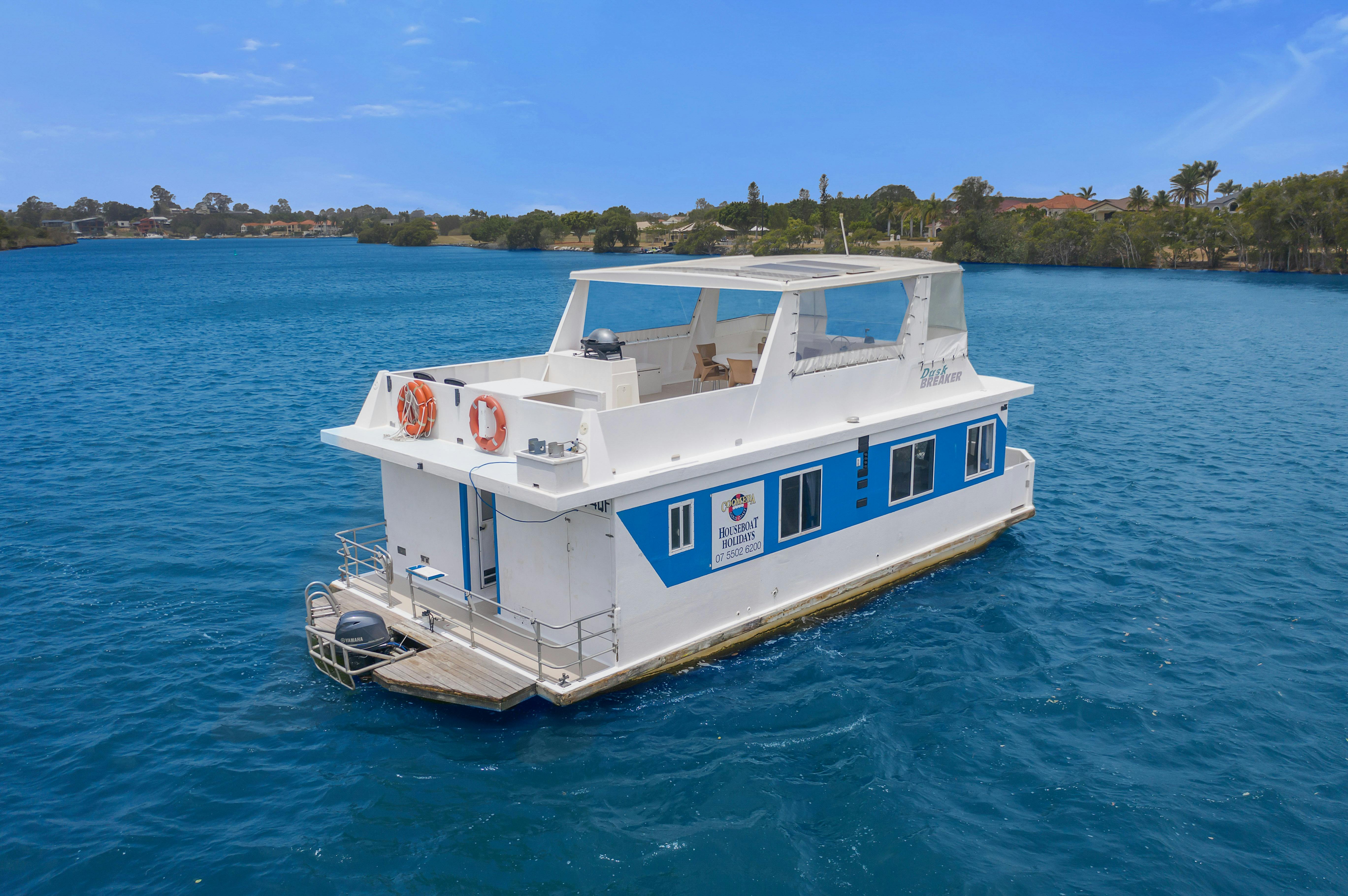 Dusk Breaker - 9 Berth Houseboat