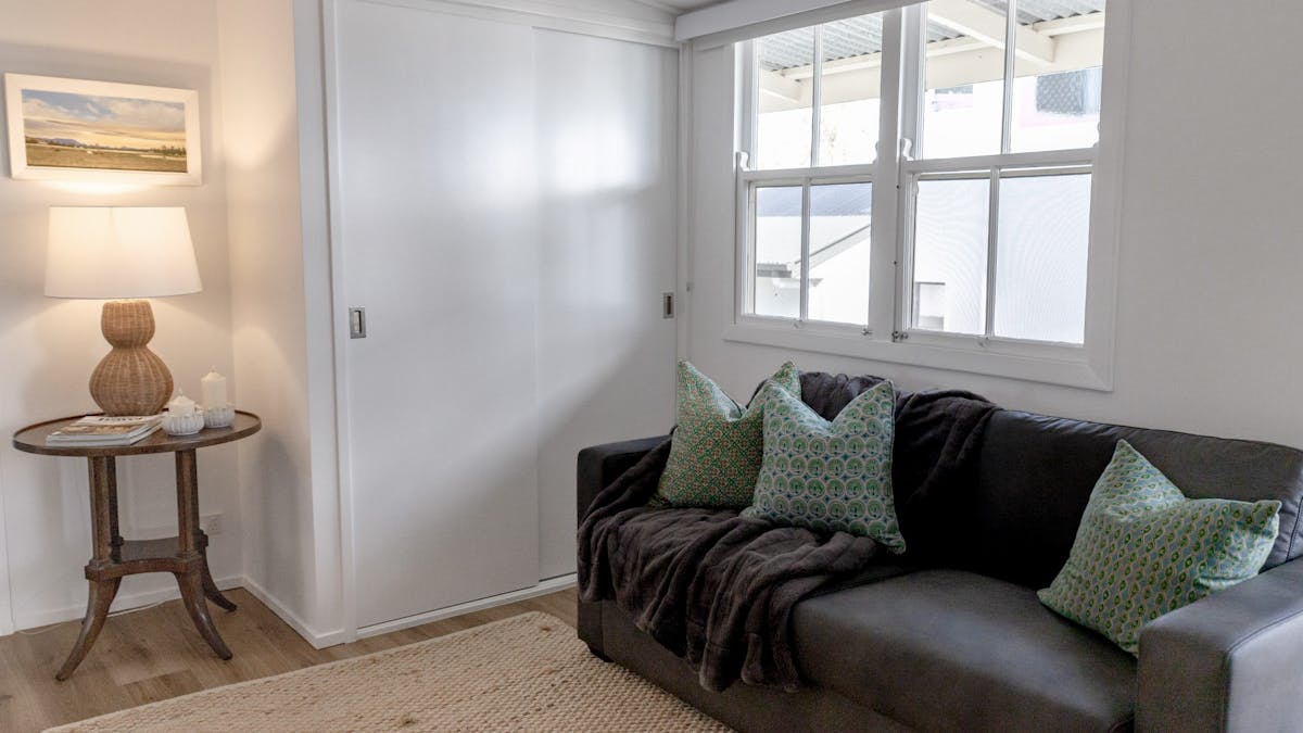 2 living spaces, 1 with sofabed
