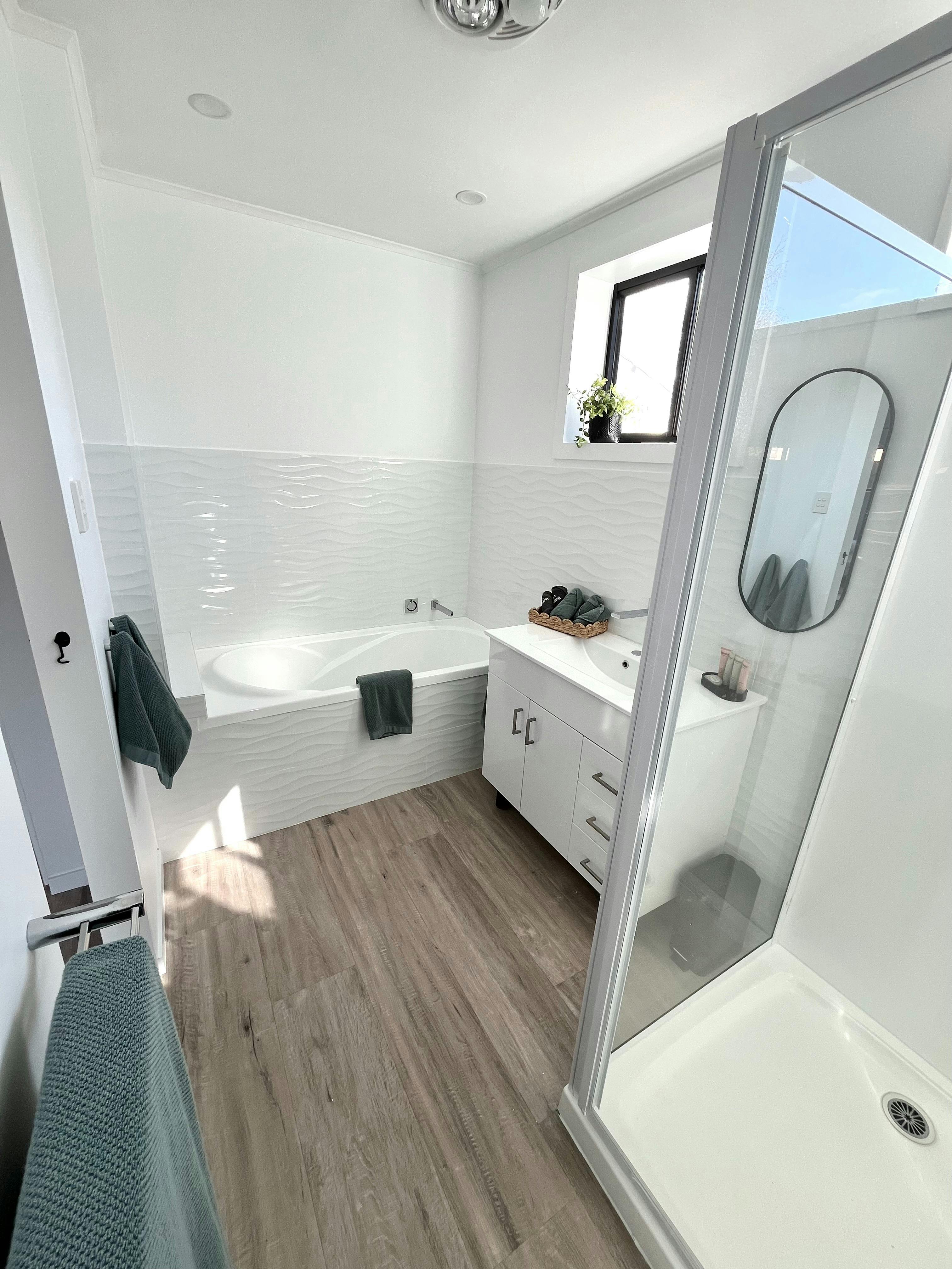 Shower, bath & luxury fittings with supplied towels & products