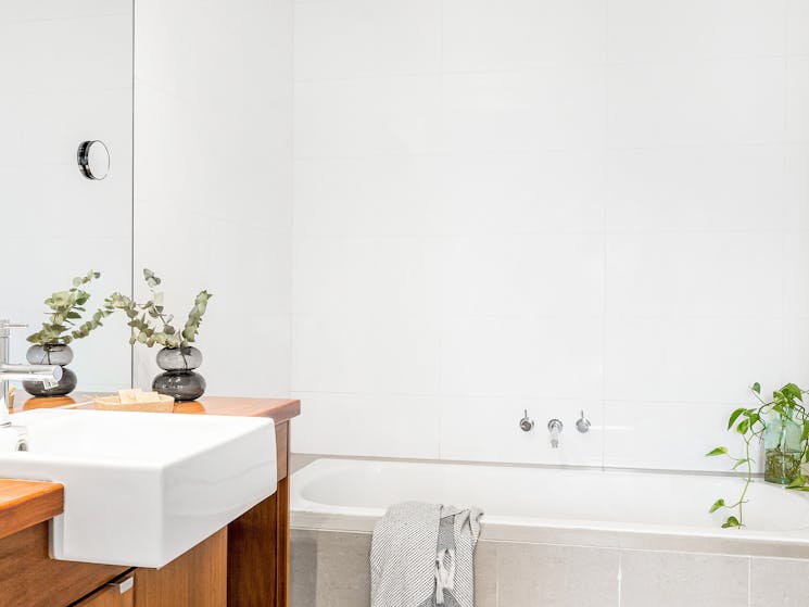 Allure - Byron Bay - Master Bathroom with Bathtub