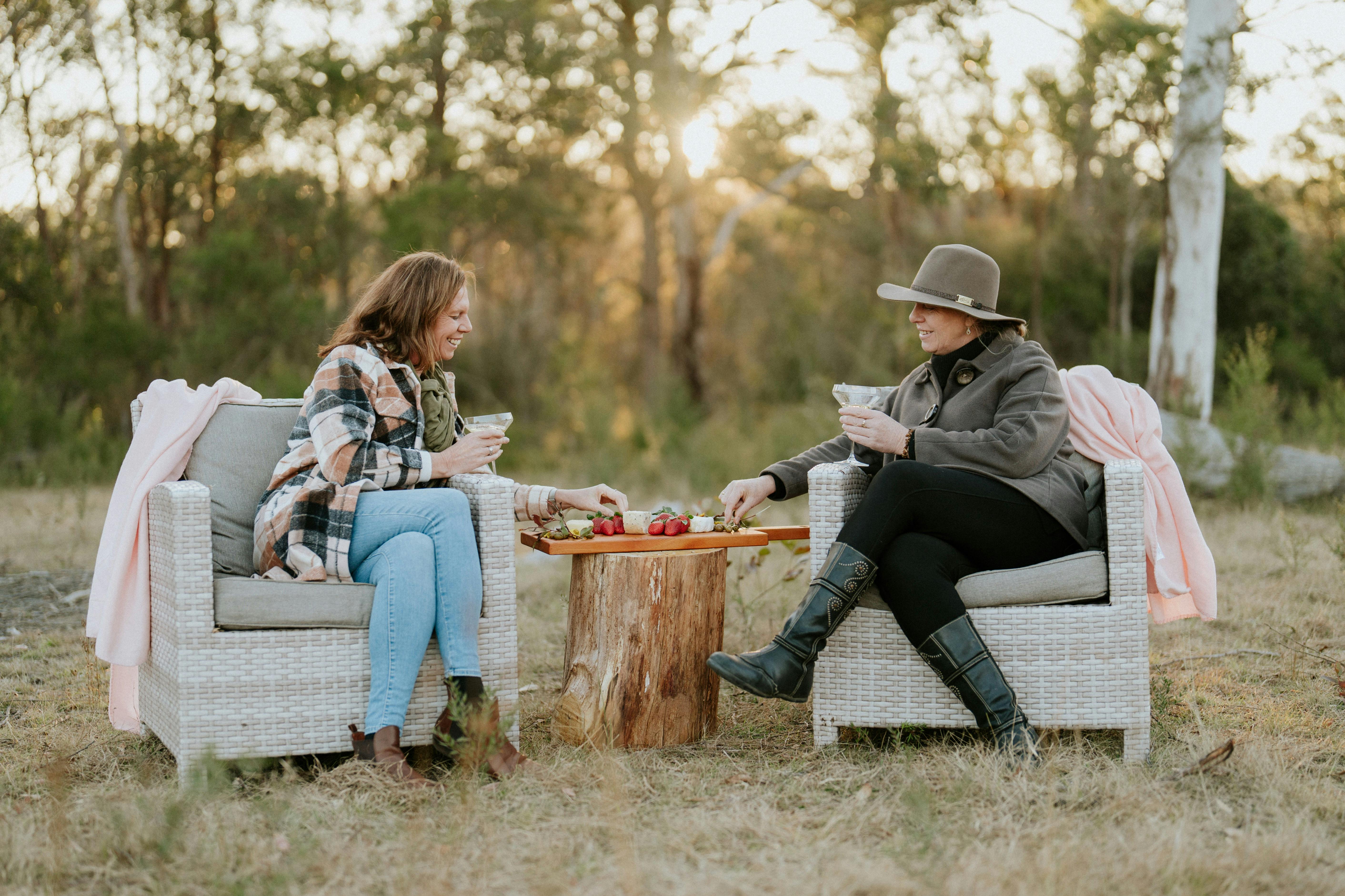 2 friends enjoying a cocktail and platter experience