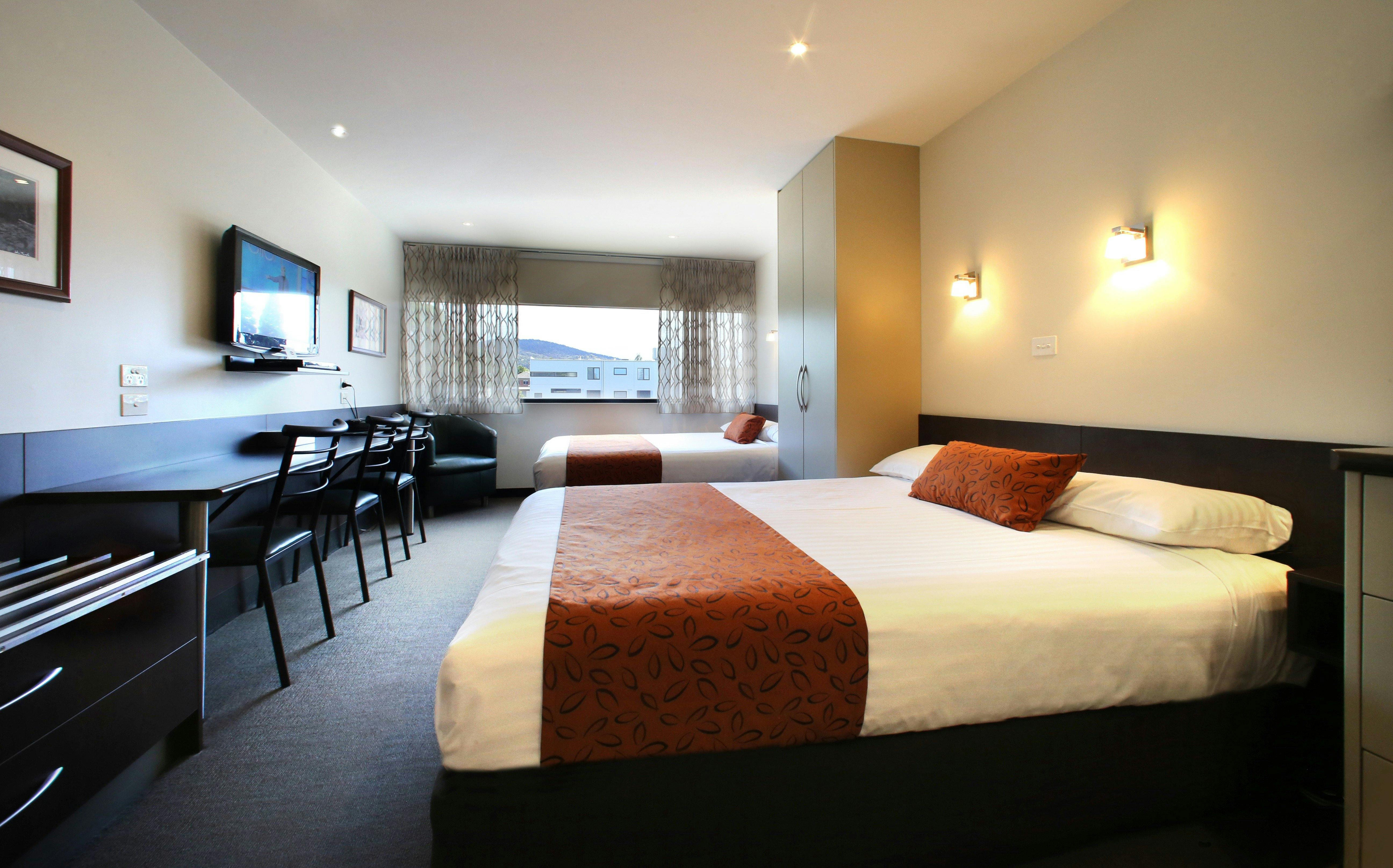 Deluxe Self-Contained Twin image