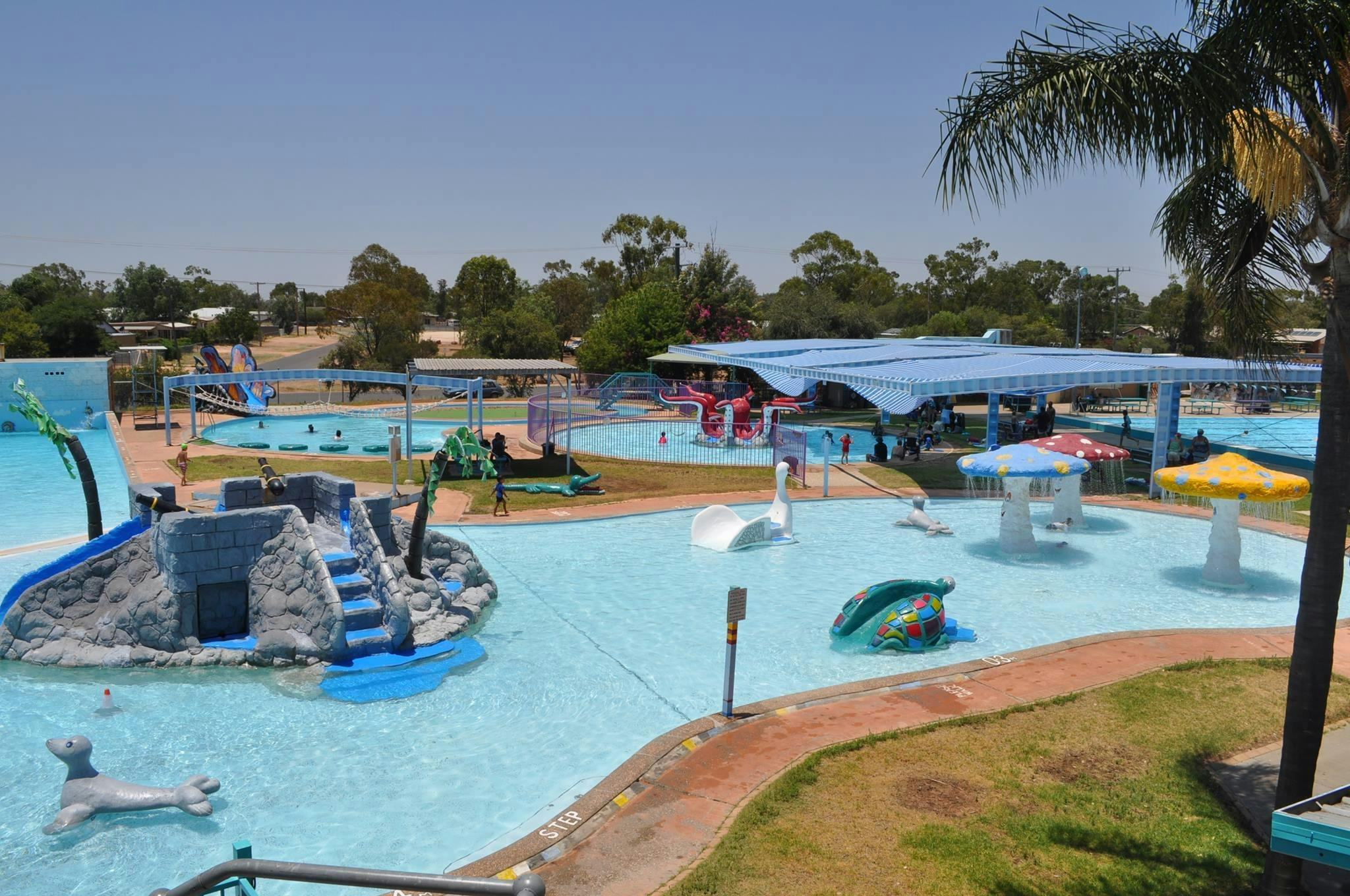 Lightning Ridge Olympic Pool and Water Theme Park | NSW Holidays