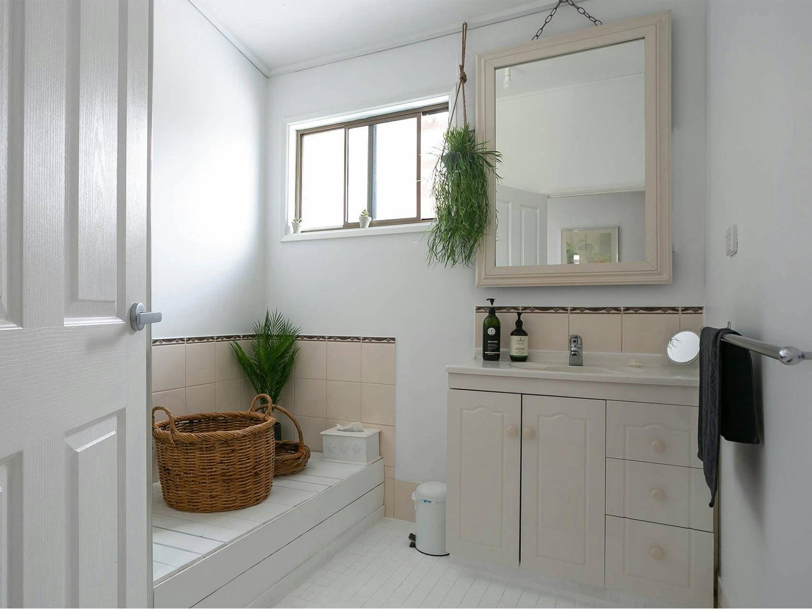 Updated Coastal Beach House in Funky Port Elliot