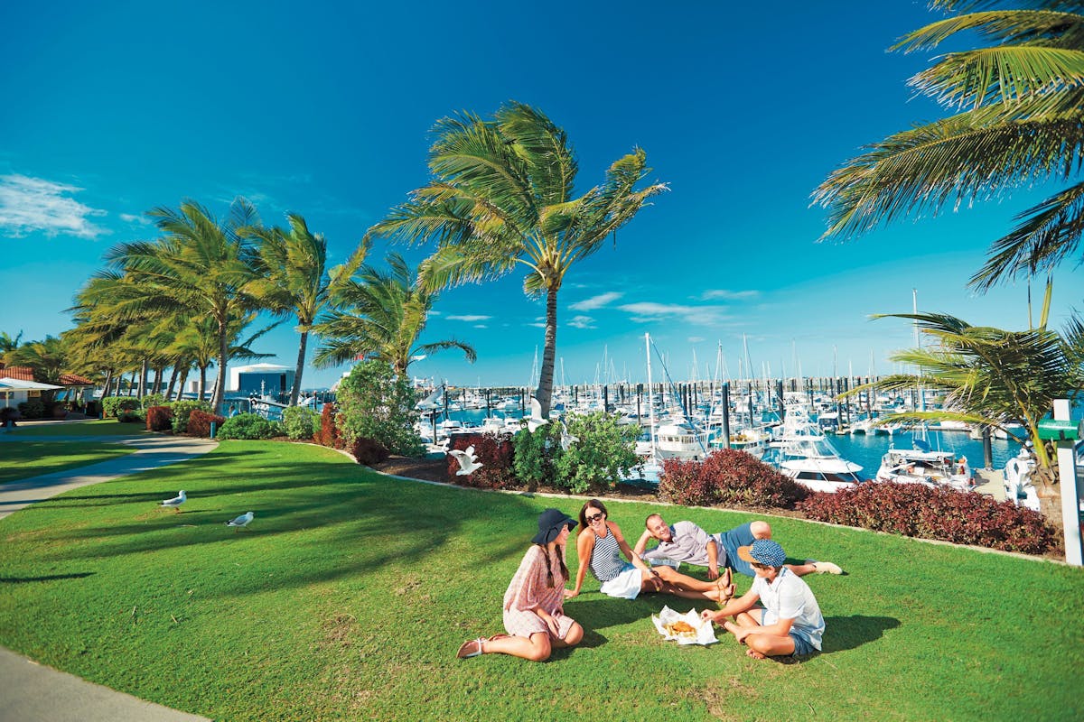 marina picnic people on grass