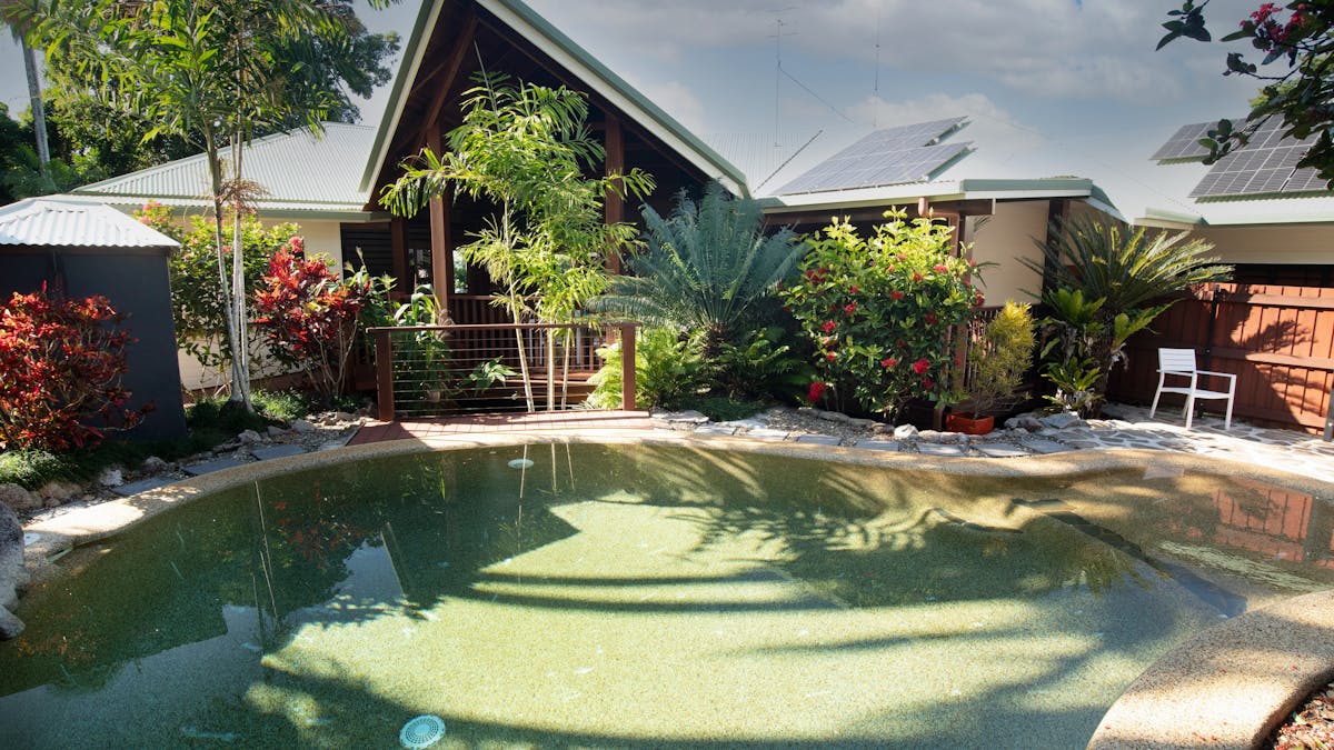 Sealords: Pool & Garden