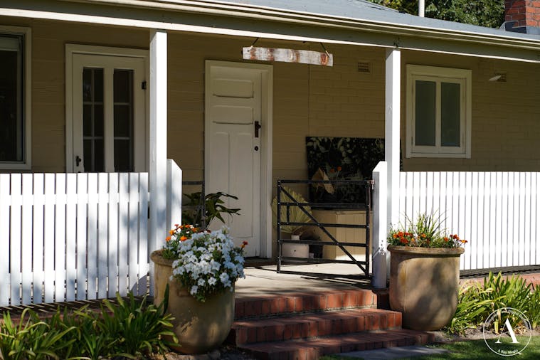 Barristers Block Vigneron Villa